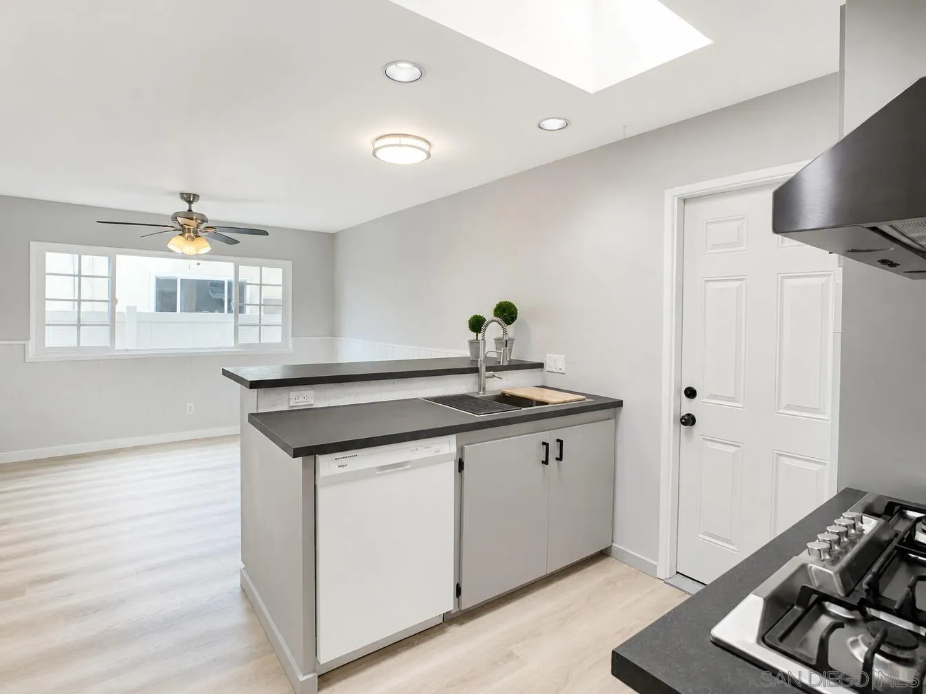 https://cdn.realtyfeed.com/cdn/127/260021462/3dcd5c1dd55450039eb122136ec7babf.webp