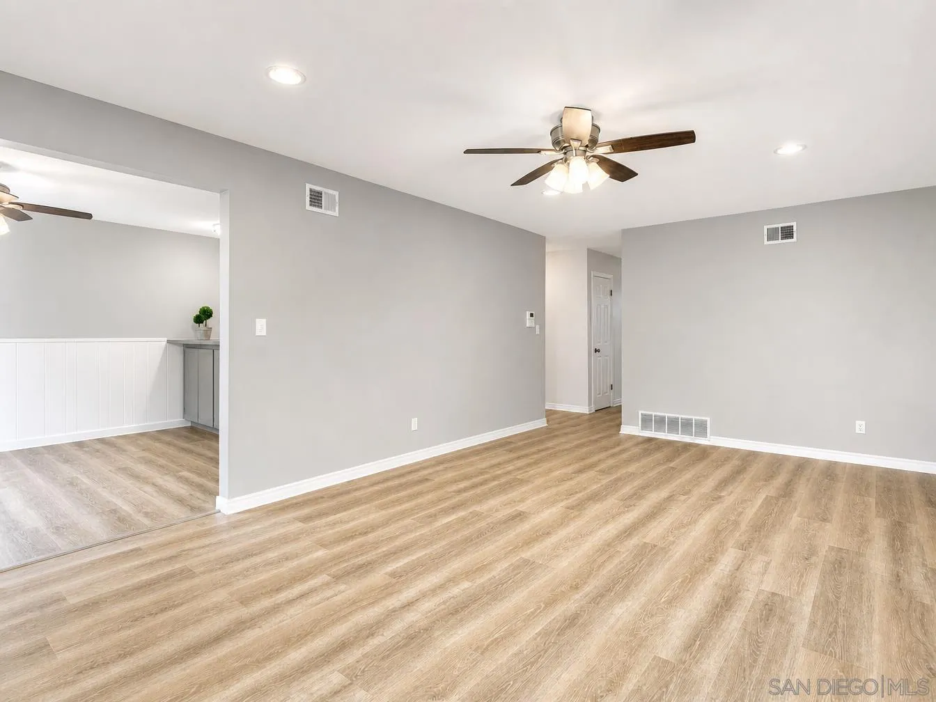 https://cdn.realtyfeed.com/cdn/127/260021462/7eb4b2ea8a91a755f8cef0b8634d881f.webp