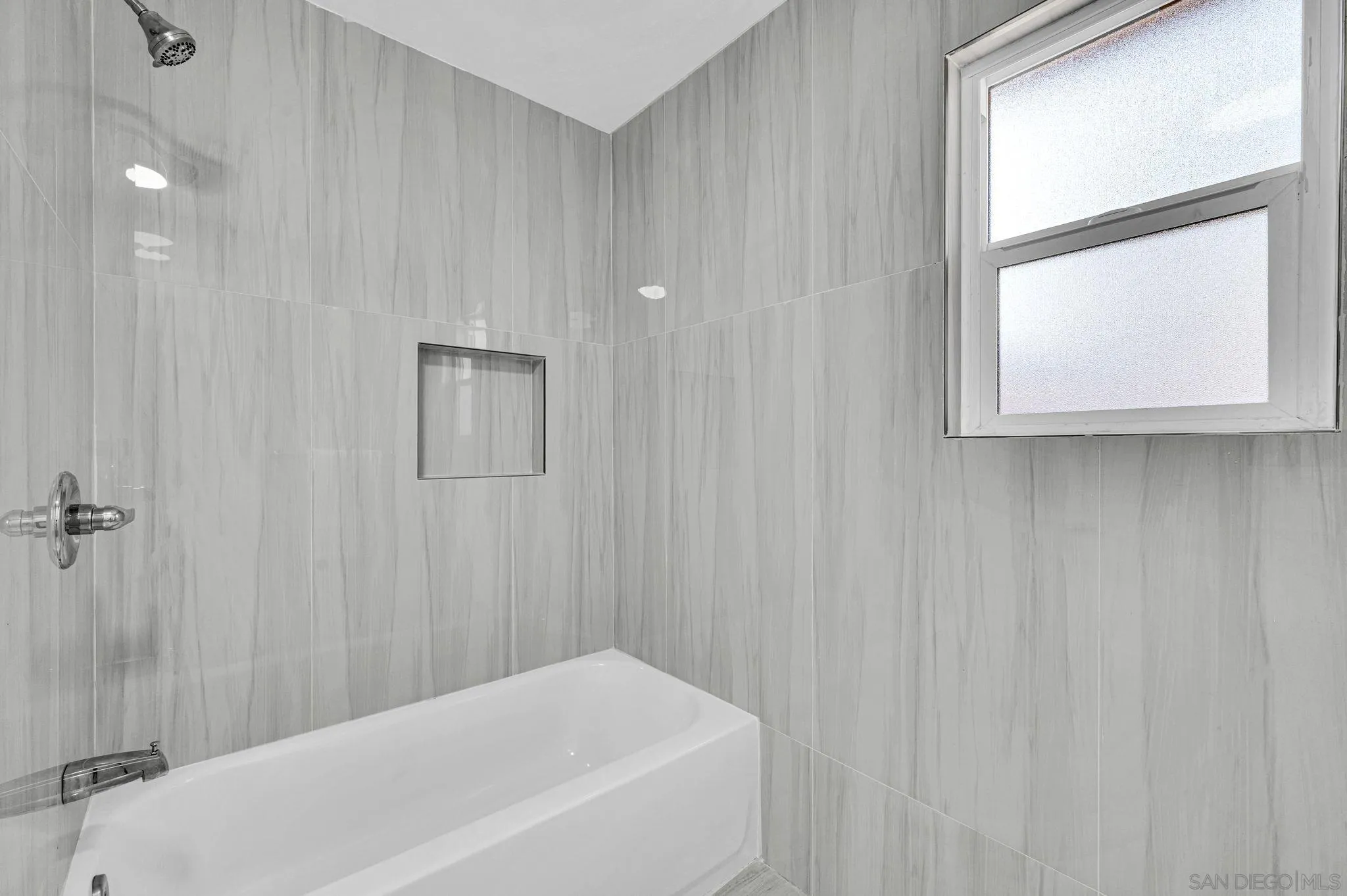 https://cdn.realtyfeed.com/cdn/127/260021463/1ca3a5c882ab8fda5cbd4ca6958ec4de.webp