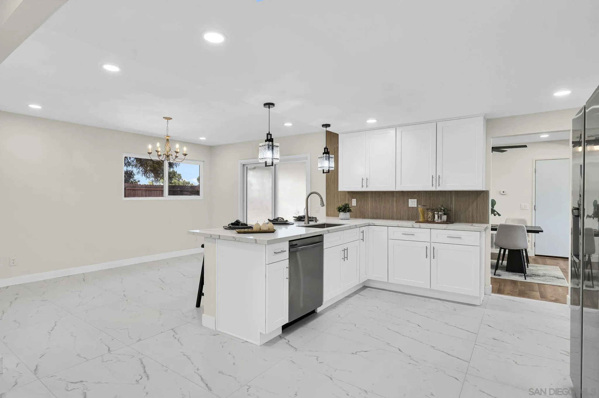 https://cdn.realtyfeed.com/cdn/127/260021463/c037f111d29e284aca500ae07faaea32.webp