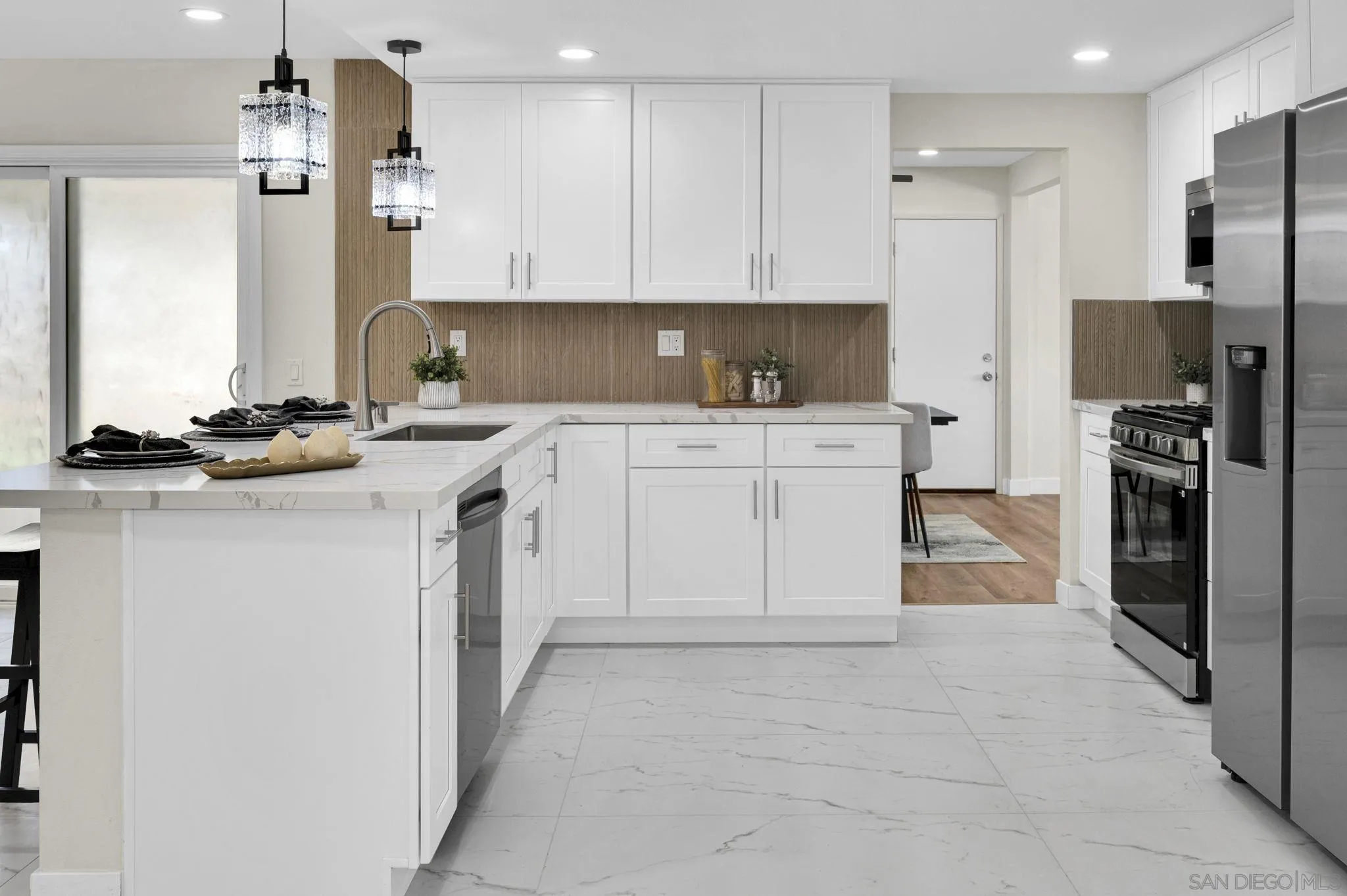 https://cdn.realtyfeed.com/cdn/127/260021463/c95ae7bb07a6bb3774e89852f106cef7.webp