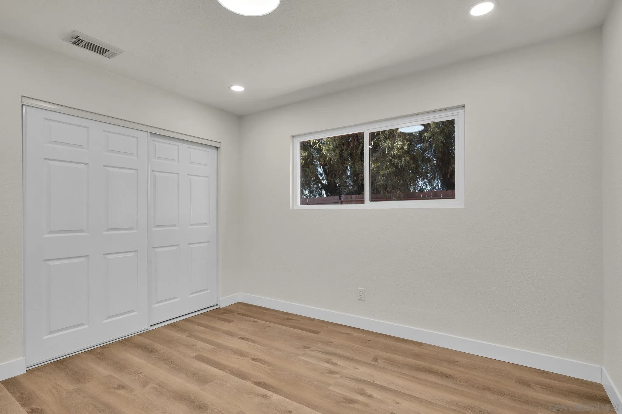 https://cdn.realtyfeed.com/cdn/127/260021463/feabcfa2b9058663676ea877dc64b049.webp