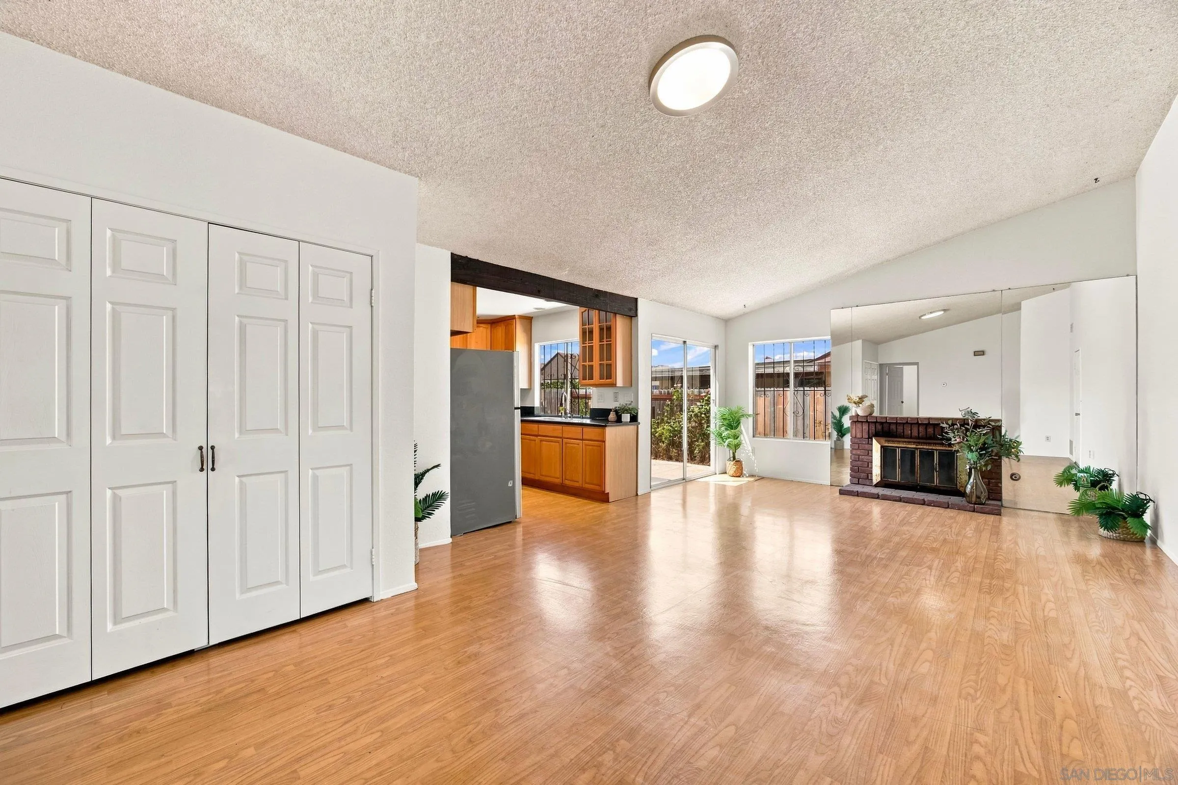 https://cdn.realtyfeed.com/cdn/127/260021464/0fb78ef7fec25d9a29c7253212e121b9.webp