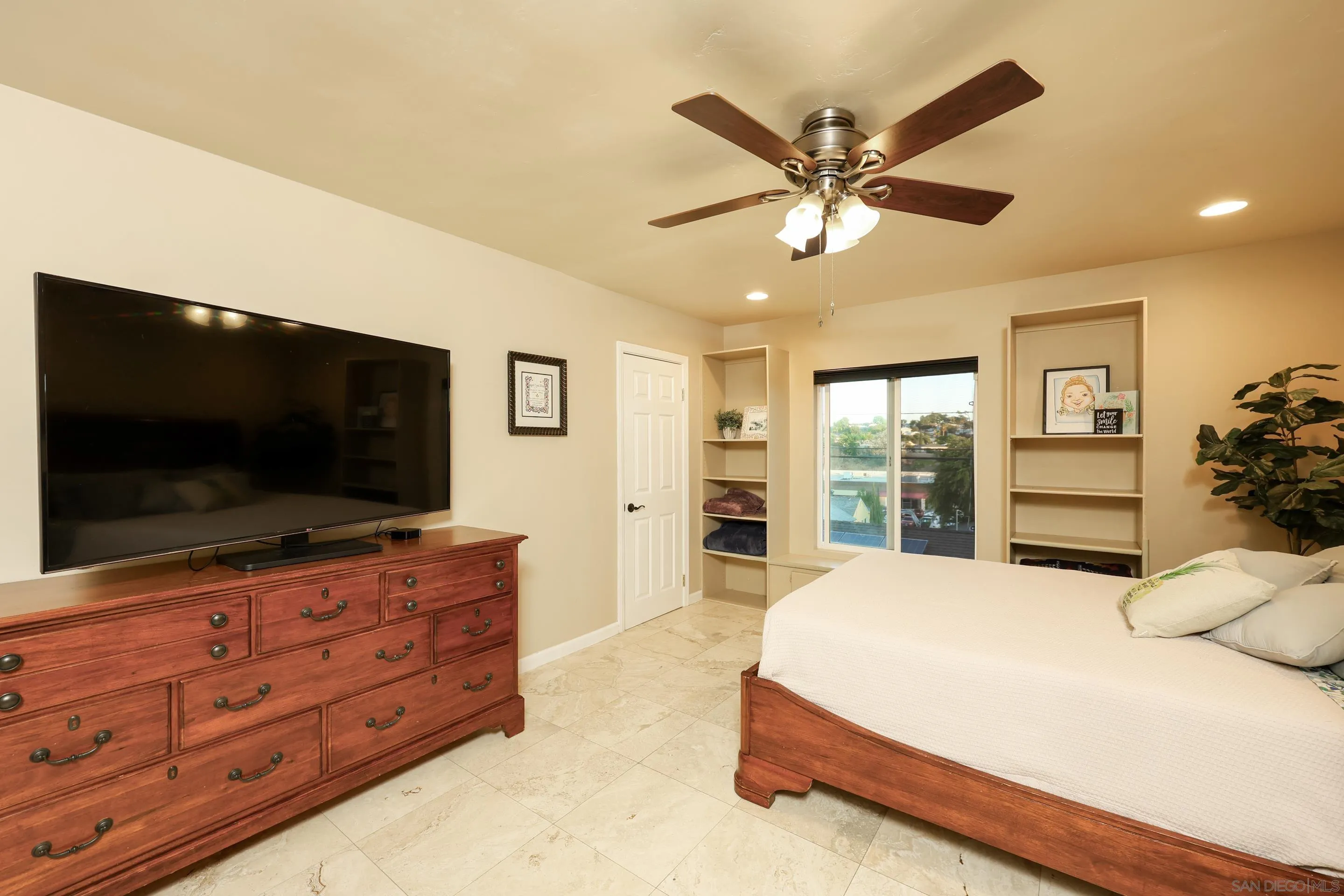https://cdn.realtyfeed.com/cdn/127/260021467/2ee78c200a7d5c596fece78aaefcb272.webp