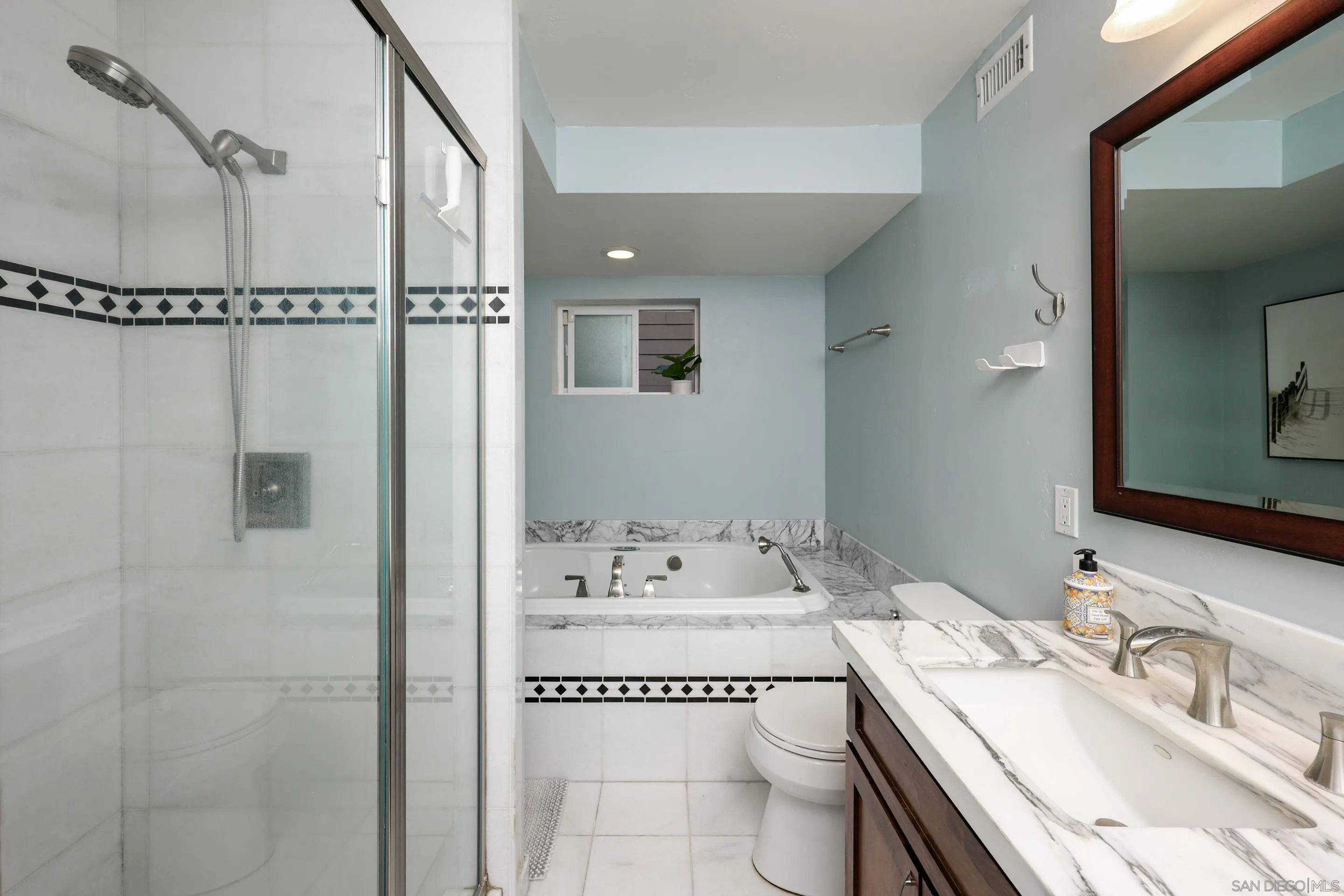 https://cdn.realtyfeed.com/cdn/127/260021467/3ccb7aea1c2f0870f7d9f81cb66b7727.webp