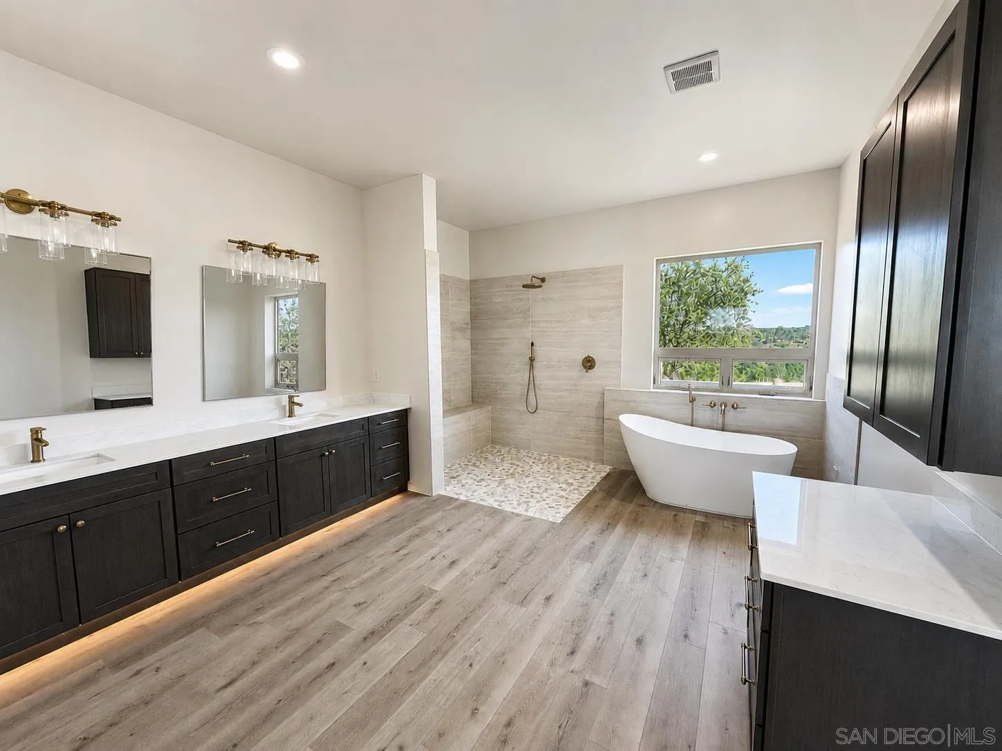 https://cdn.realtyfeed.com/cdn/127/260021468/102d4e40f994c707366ab89e08b4b877.webp