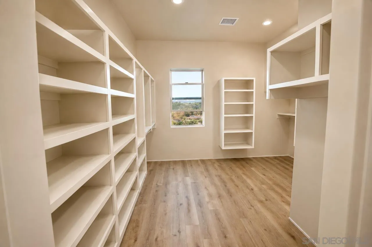 https://cdn.realtyfeed.com/cdn/127/260021468/9c36b7e66bbe37809a2c1e3b5c7df66f.webp