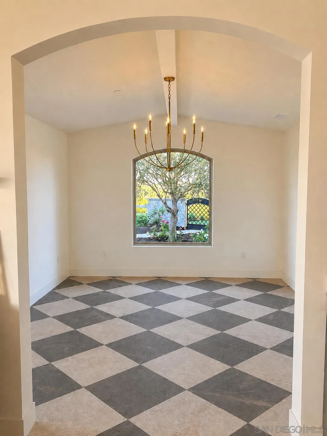 https://cdn.realtyfeed.com/cdn/127/260021468/c9ecb553f0fe6d125b93964930094f2b.webp