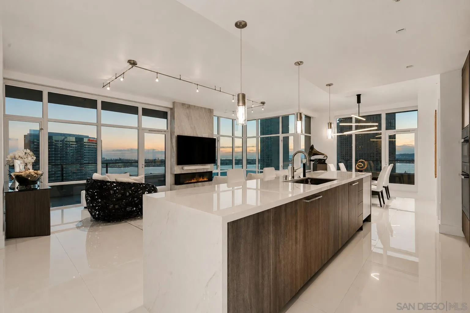 https://cdn.realtyfeed.com/cdn/127/260021469/0349d932b8865c788410bf8b119f9f5e.webp