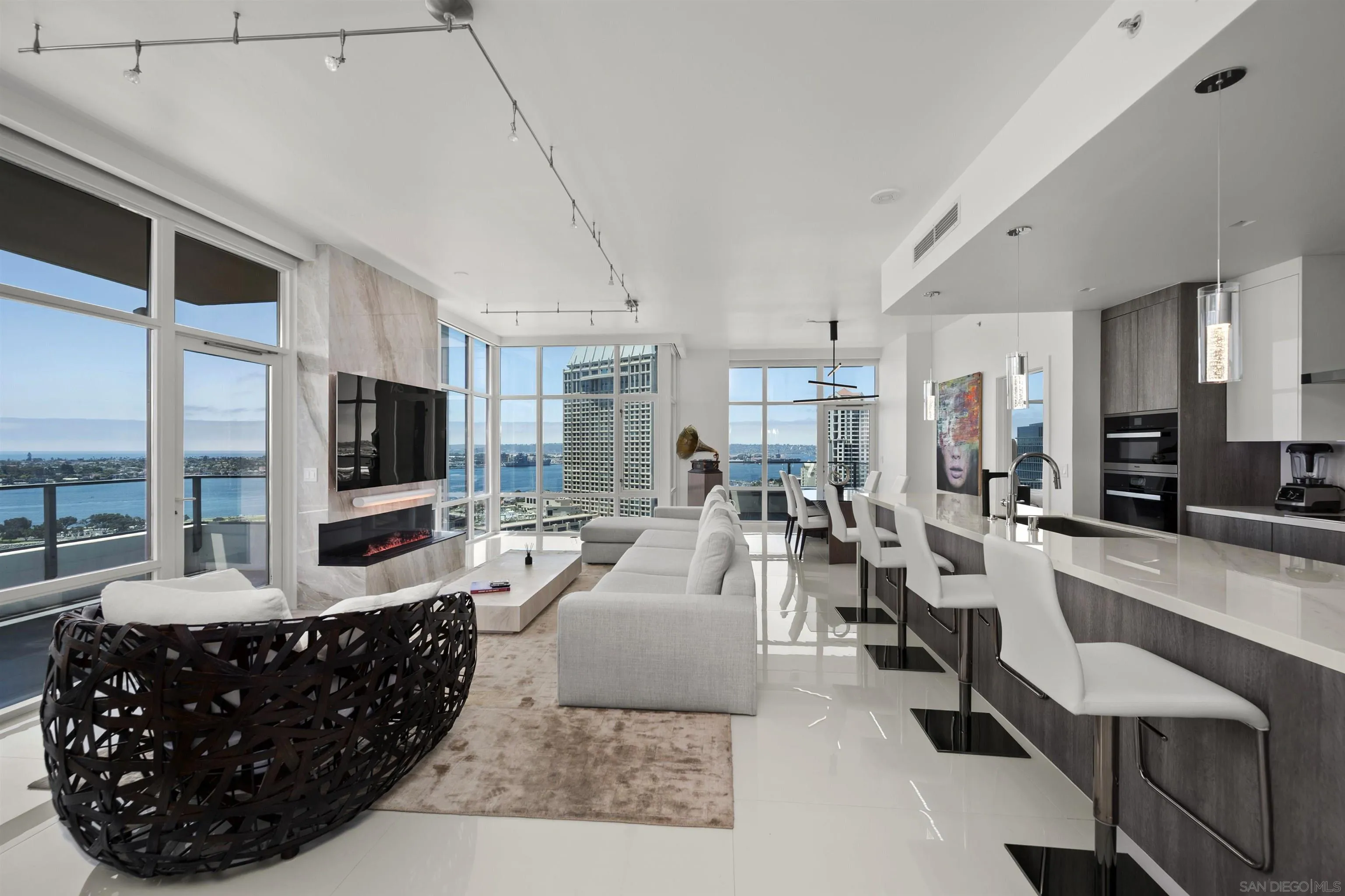 https://cdn.realtyfeed.com/cdn/127/260021469/1070185344be2d933d41cada66397ba3.webp