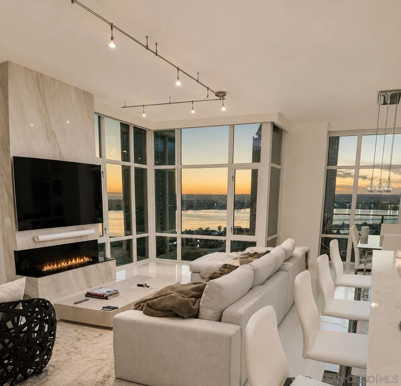 https://cdn.realtyfeed.com/cdn/127/260021469/1180b97a5edeb129d2a825076c4ded9d.webp