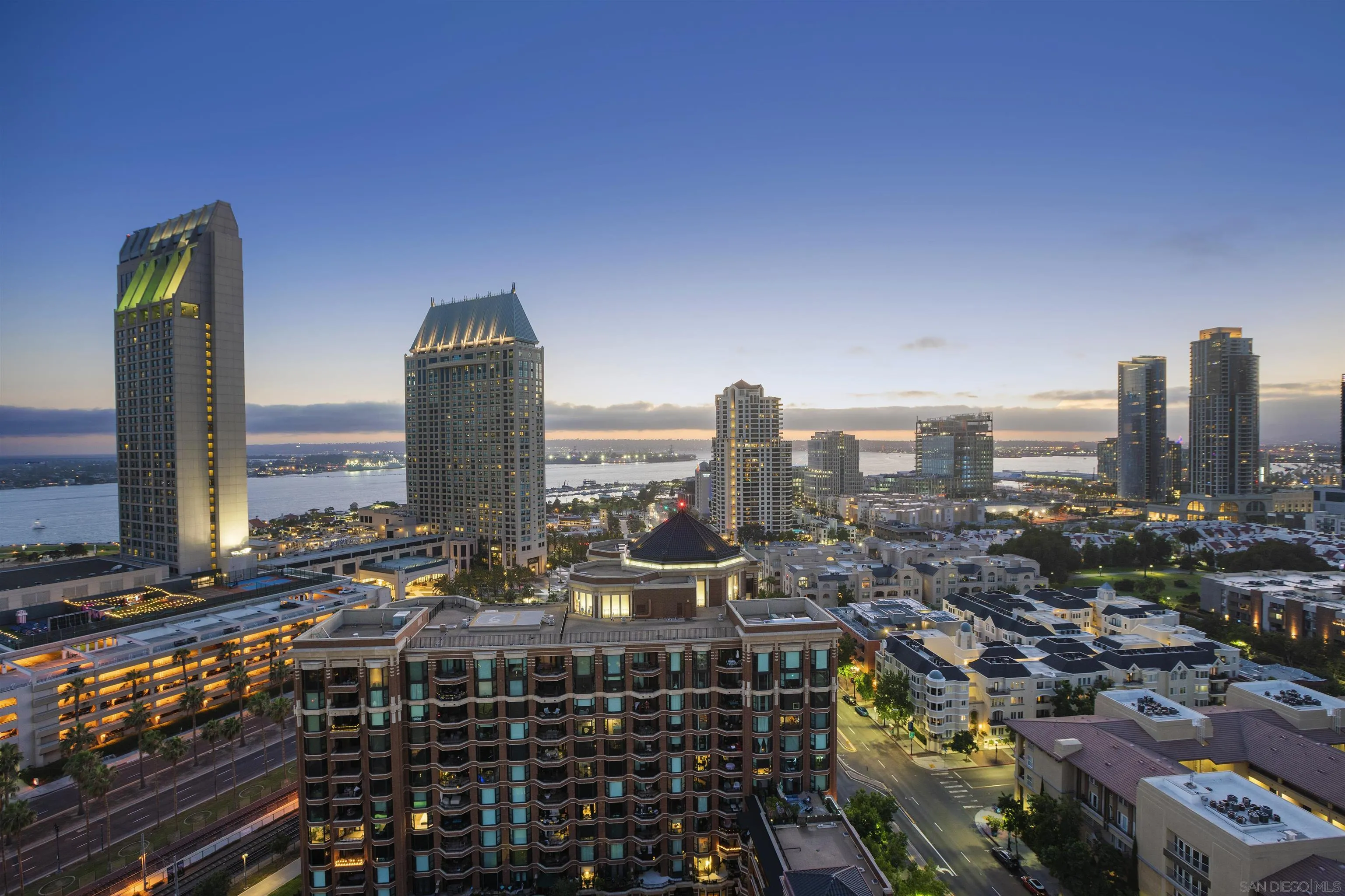 https://cdn.realtyfeed.com/cdn/127/260021469/235171611221963db06c240ae8d1ee97.webp