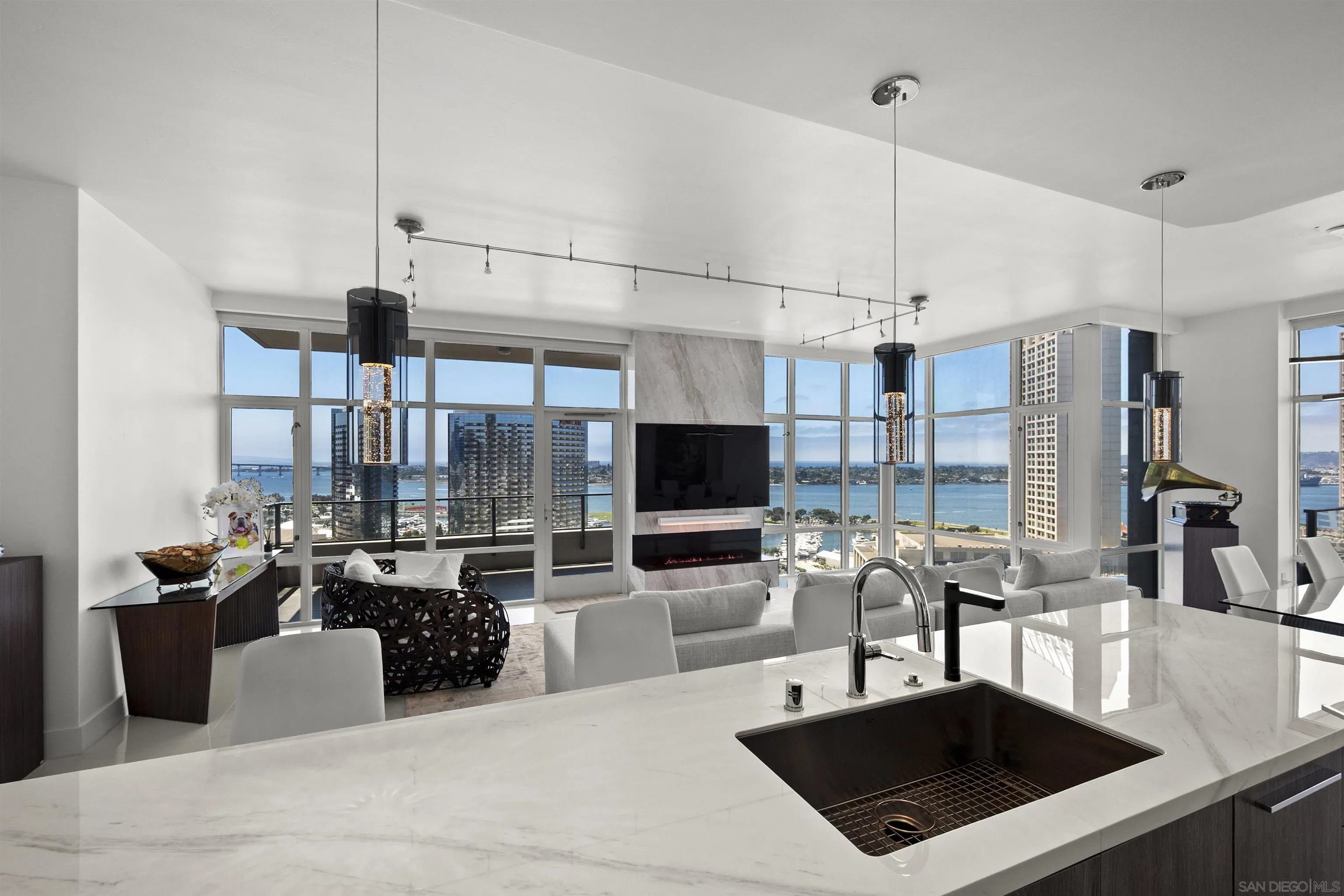 https://cdn.realtyfeed.com/cdn/127/260021469/50facca3e8459fb755502cffcca4f861.webp