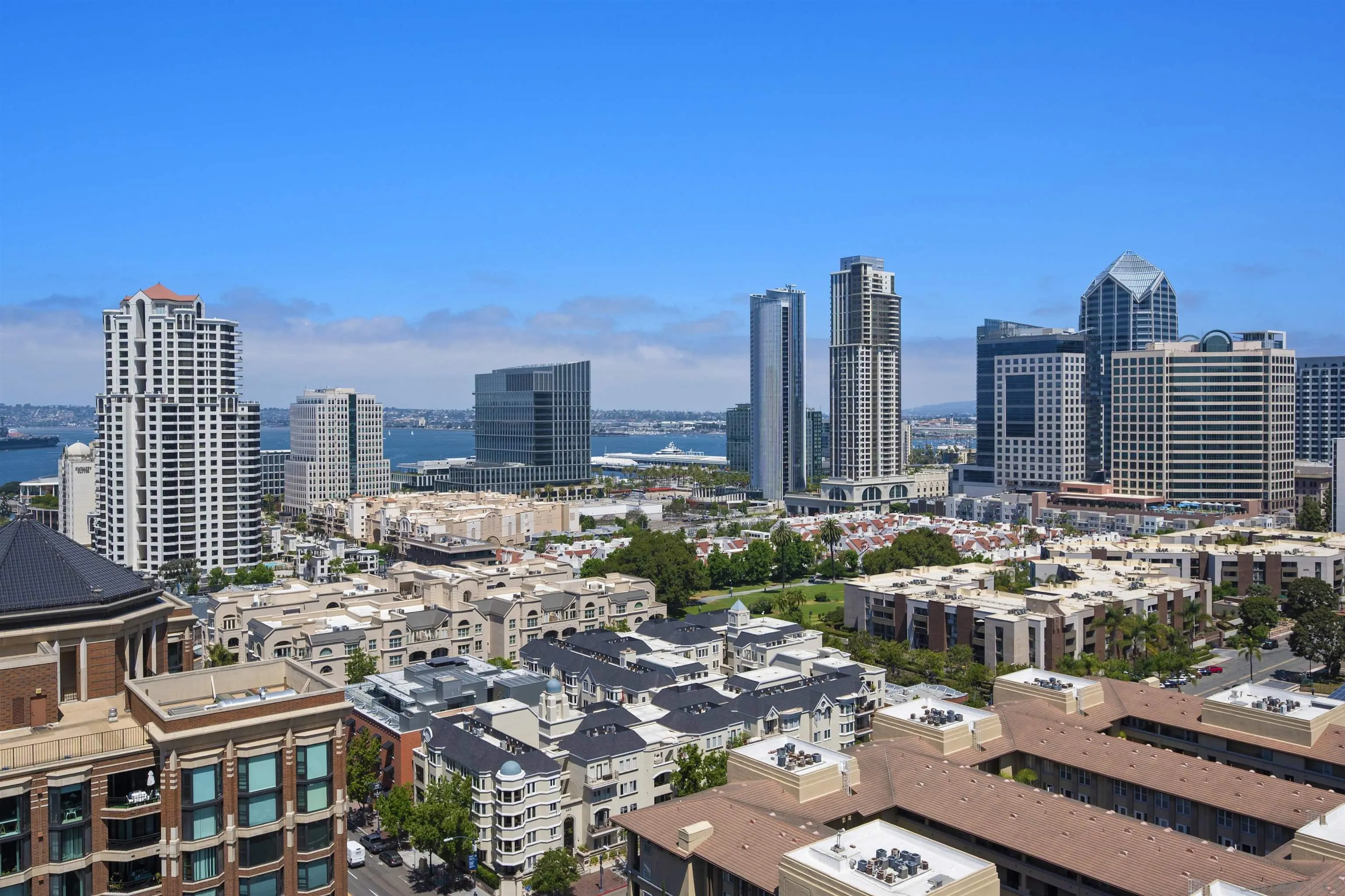 https://cdn.realtyfeed.com/cdn/127/260021469/764868d9623b42058196b7b10dbe51e3.webp