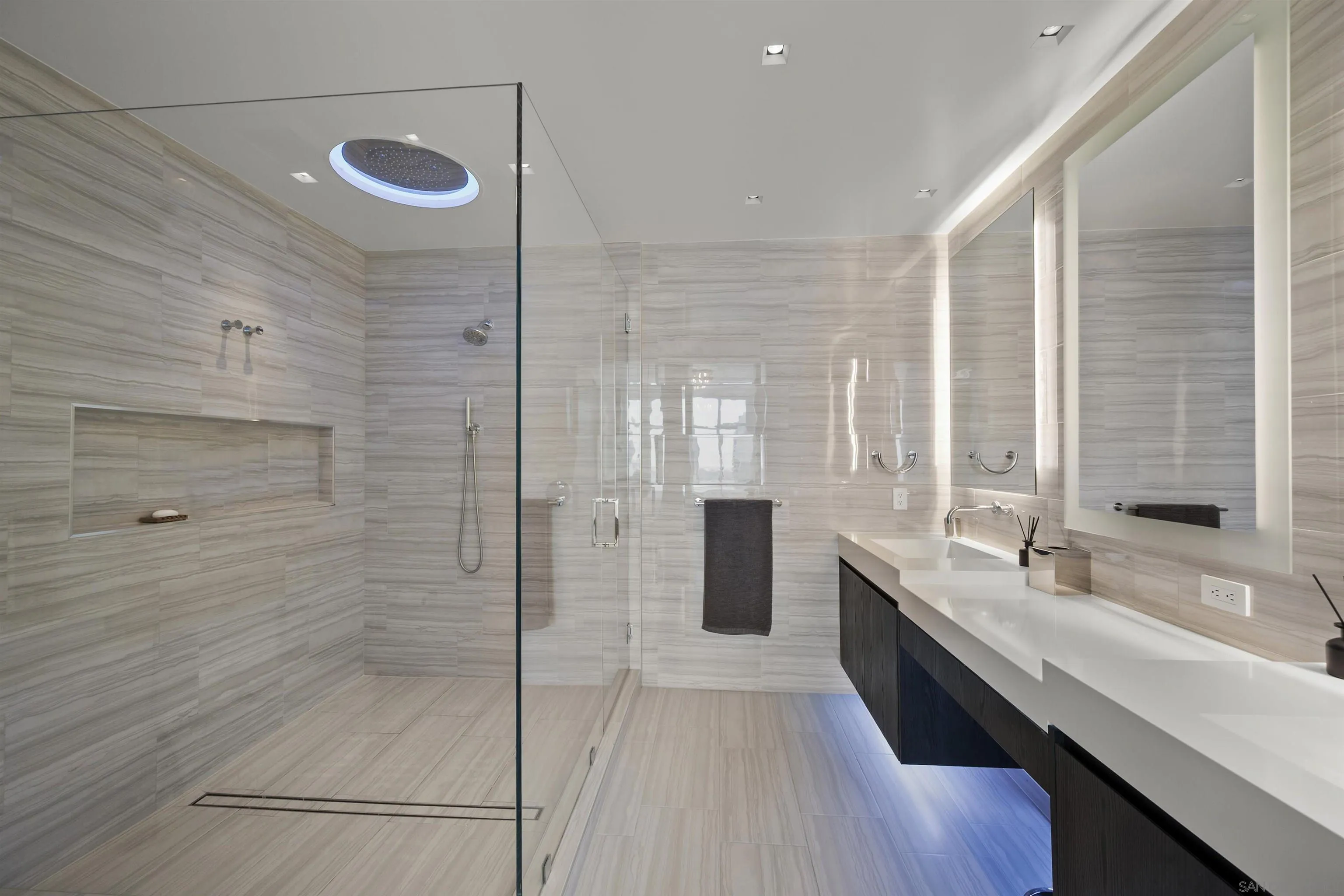https://cdn.realtyfeed.com/cdn/127/260021469/853c5840a98dddde9ee64871dfdfc2e7.webp