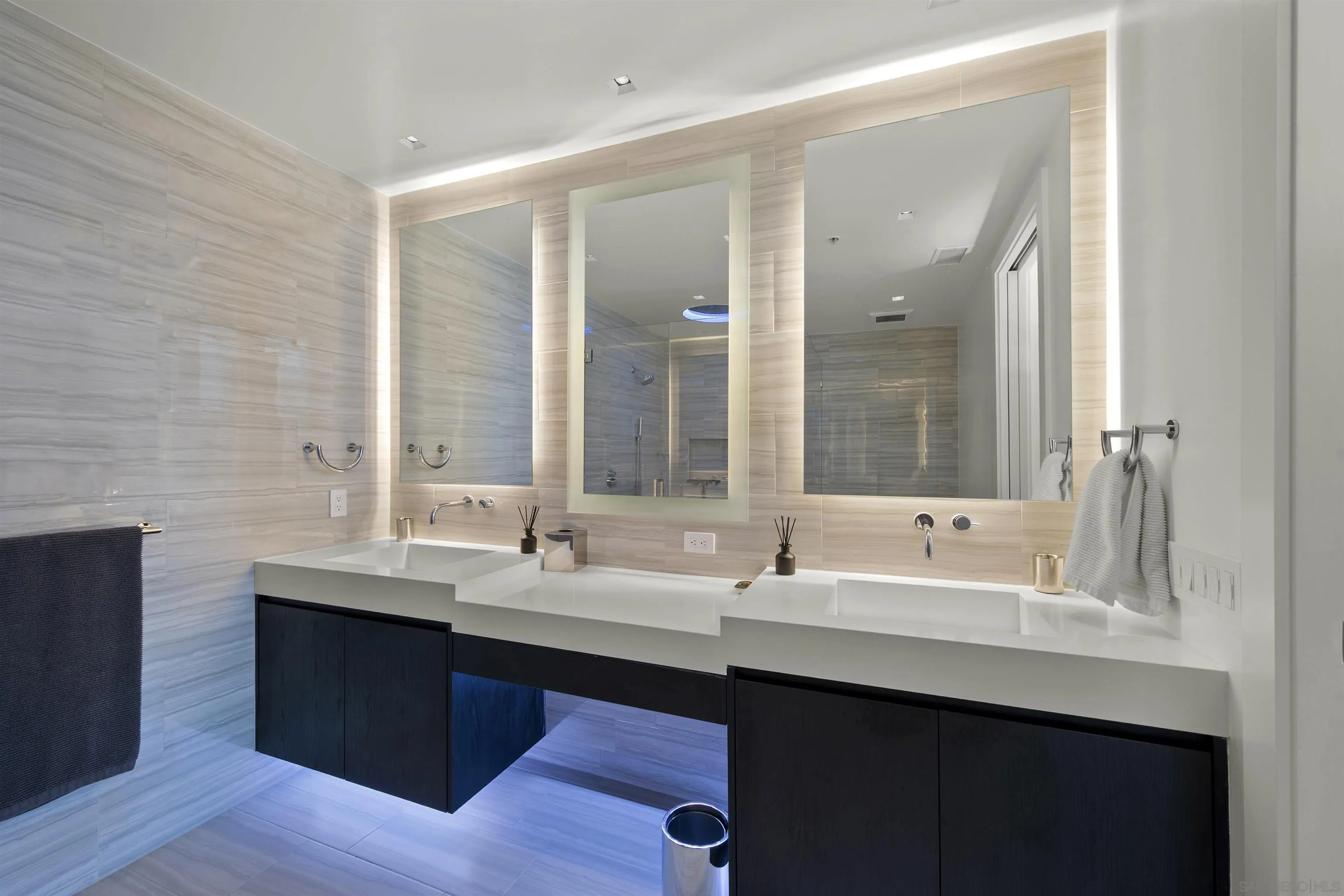 https://cdn.realtyfeed.com/cdn/127/260021469/8d1239f66938f9d75229b84808259adb.webp