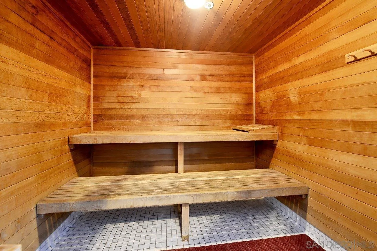 https://cdn.realtyfeed.com/cdn/127/260021469/c9ed83c8f0916896bcd59d537a2f1cc7.webp