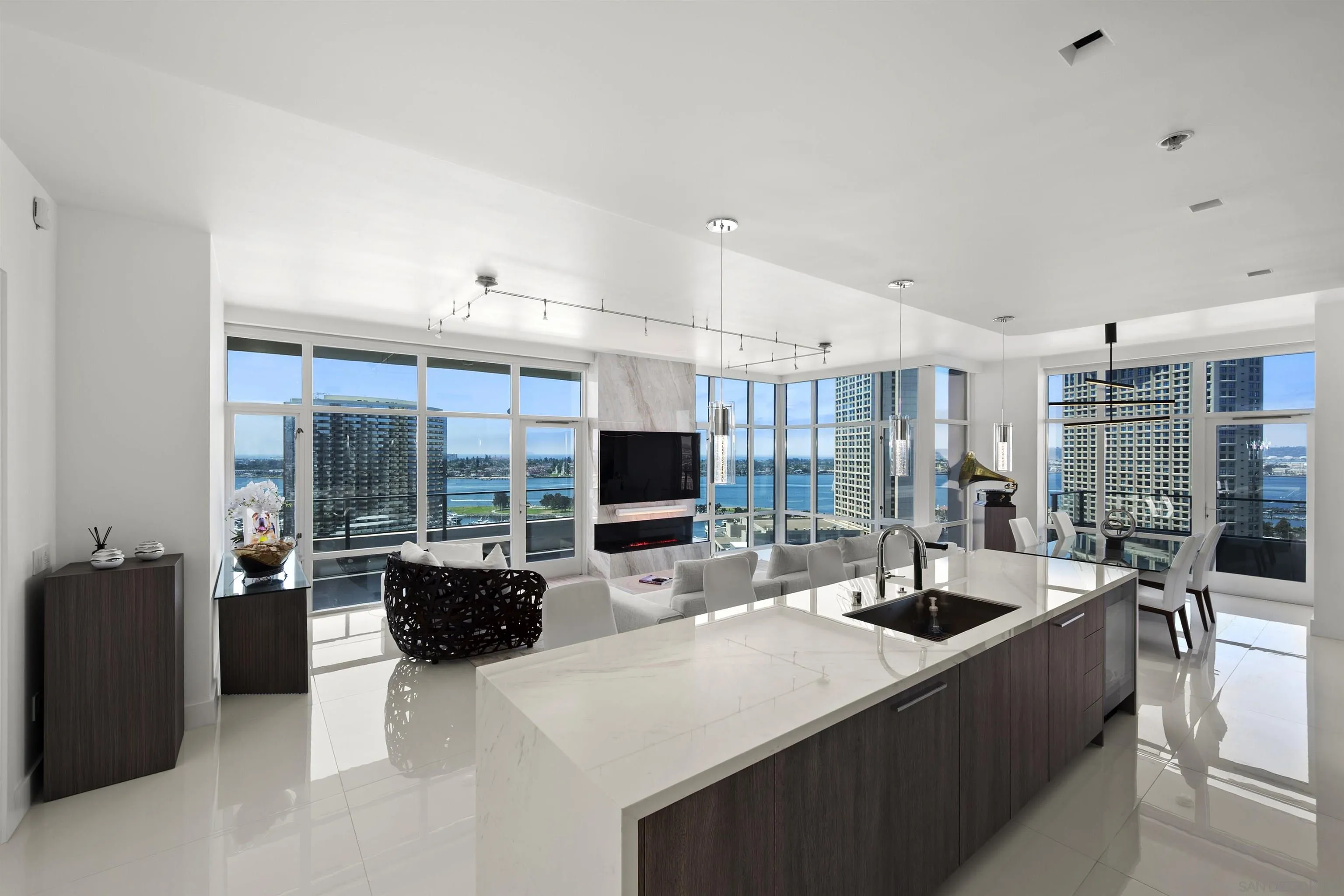 https://cdn.realtyfeed.com/cdn/127/260021469/f2f365d173aa69d2afd8af6e7b720a46.webp