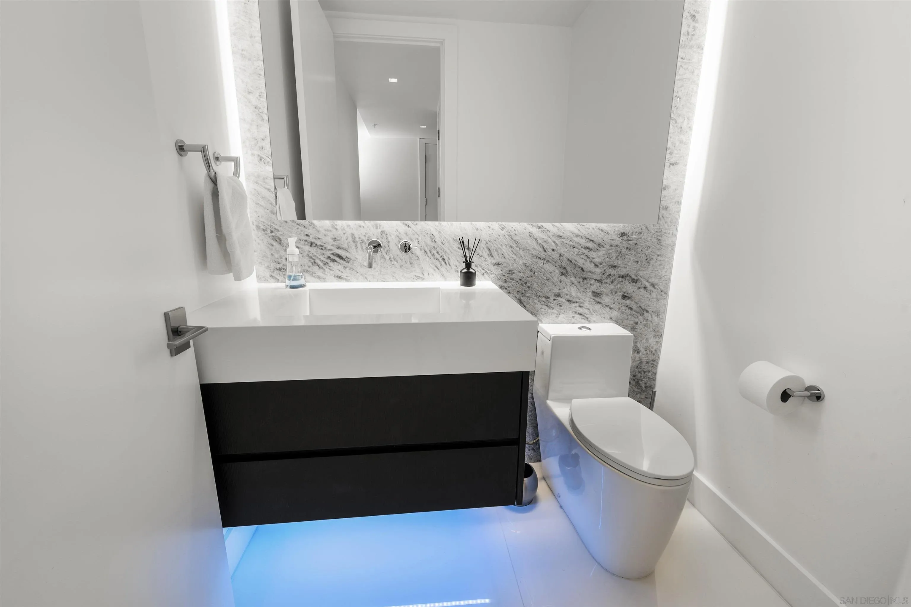 https://cdn.realtyfeed.com/cdn/127/260021469/f67e2d21494419bd483febe52ffddcc4.webp
