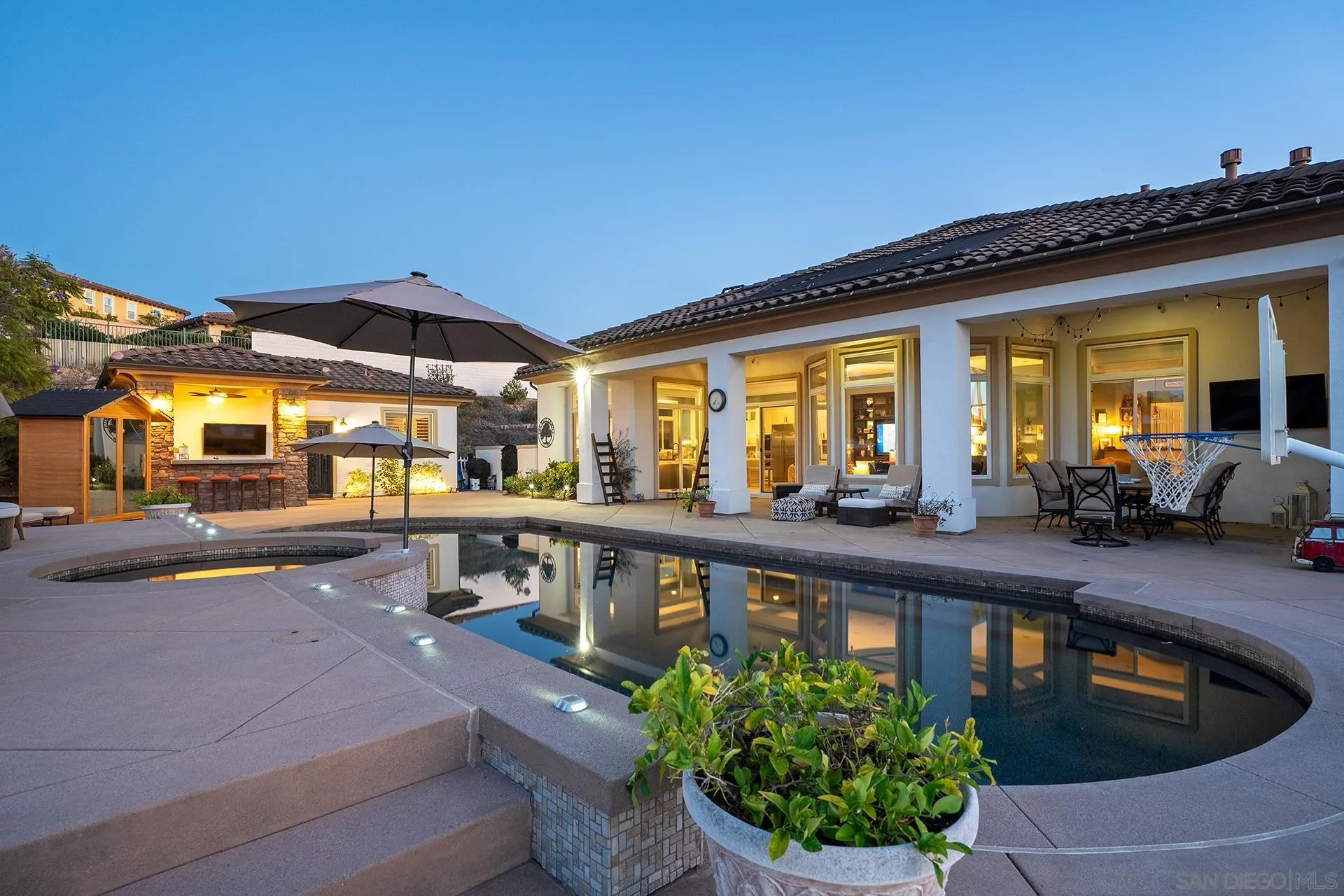 https://cdn.realtyfeed.com/cdn/127/260021475/164b3ec4c42a4731237adb38300a6d75.webp