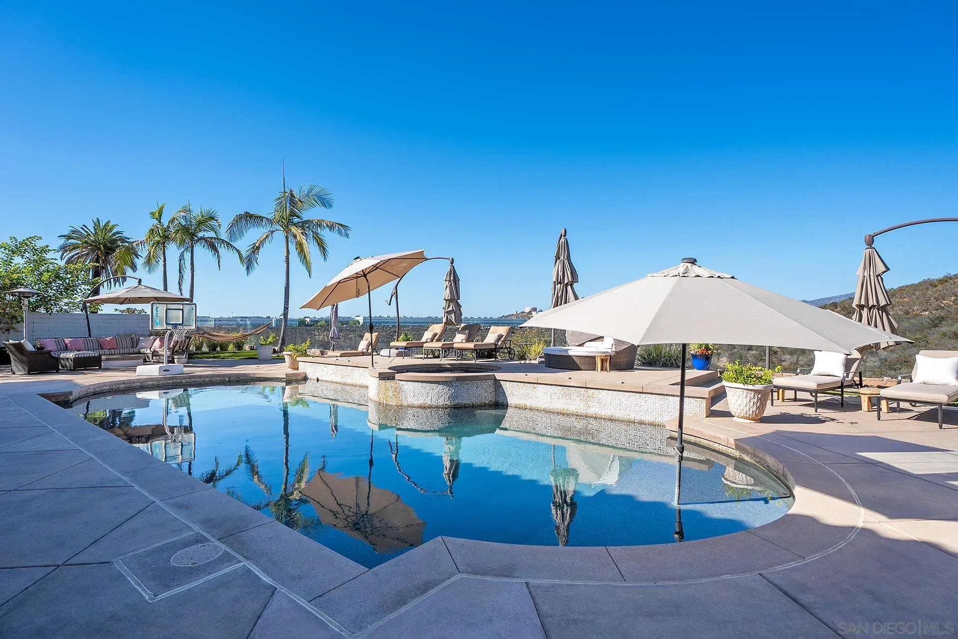 https://cdn.realtyfeed.com/cdn/127/260021475/3c41dd24fa68e5a236c4660b580fde37.webp