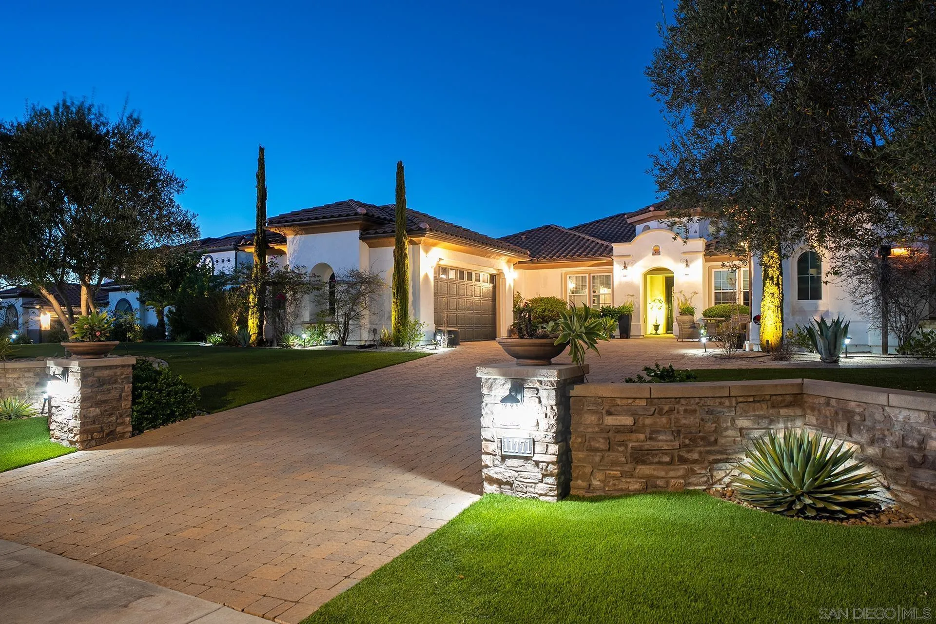 https://cdn.realtyfeed.com/cdn/127/260021475/5bdbef1c50a1bde6a89262ad81ceb909.webp
