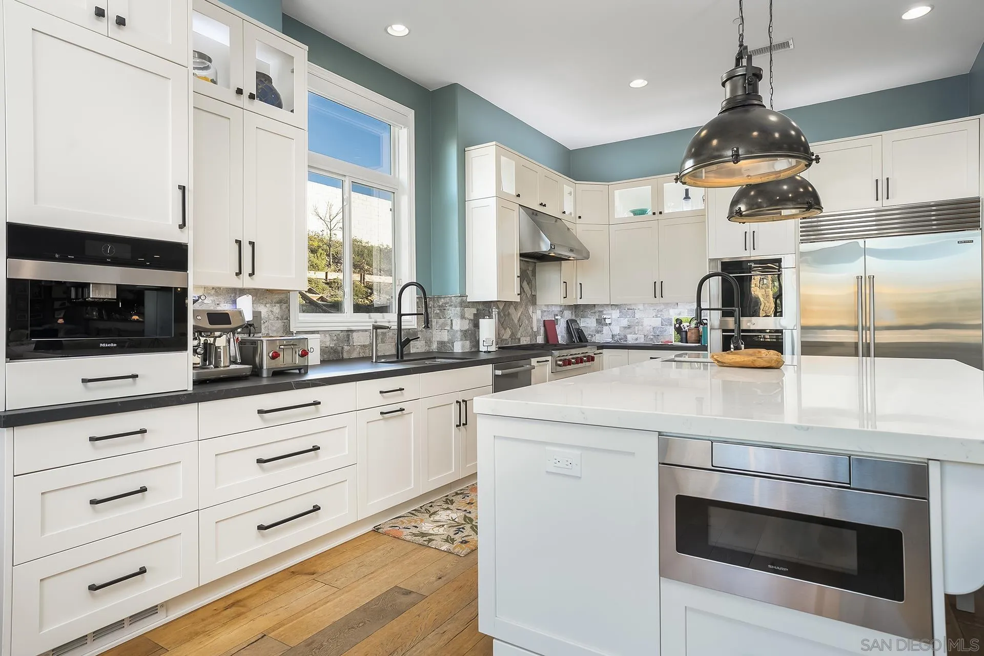 https://cdn.realtyfeed.com/cdn/127/260021475/70cb2057f294f41c8c8fe3040233b8d0.webp