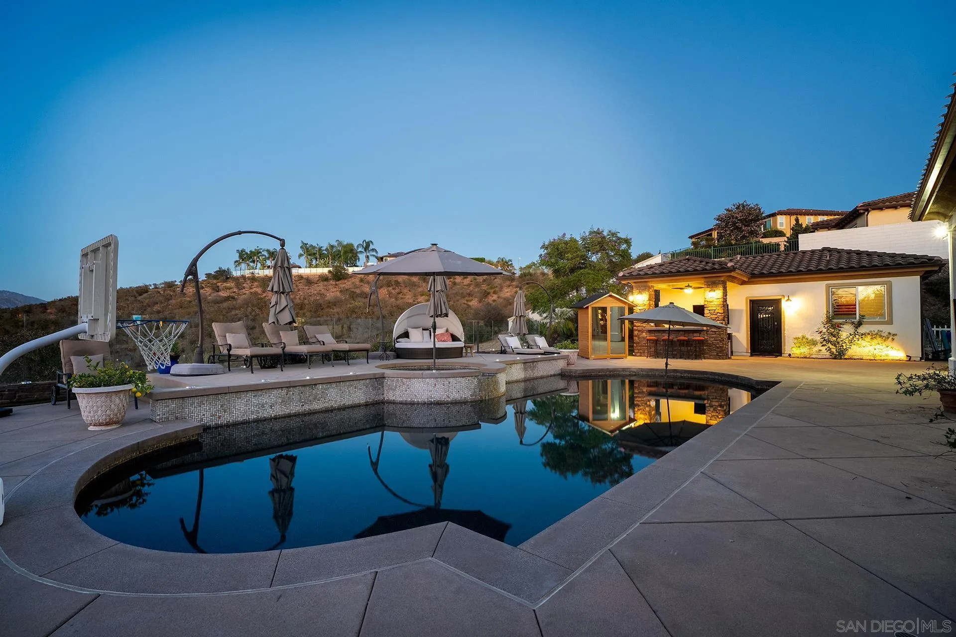 https://cdn.realtyfeed.com/cdn/127/260021475/987eea3c4ca342d12d25956a8ddced11.webp