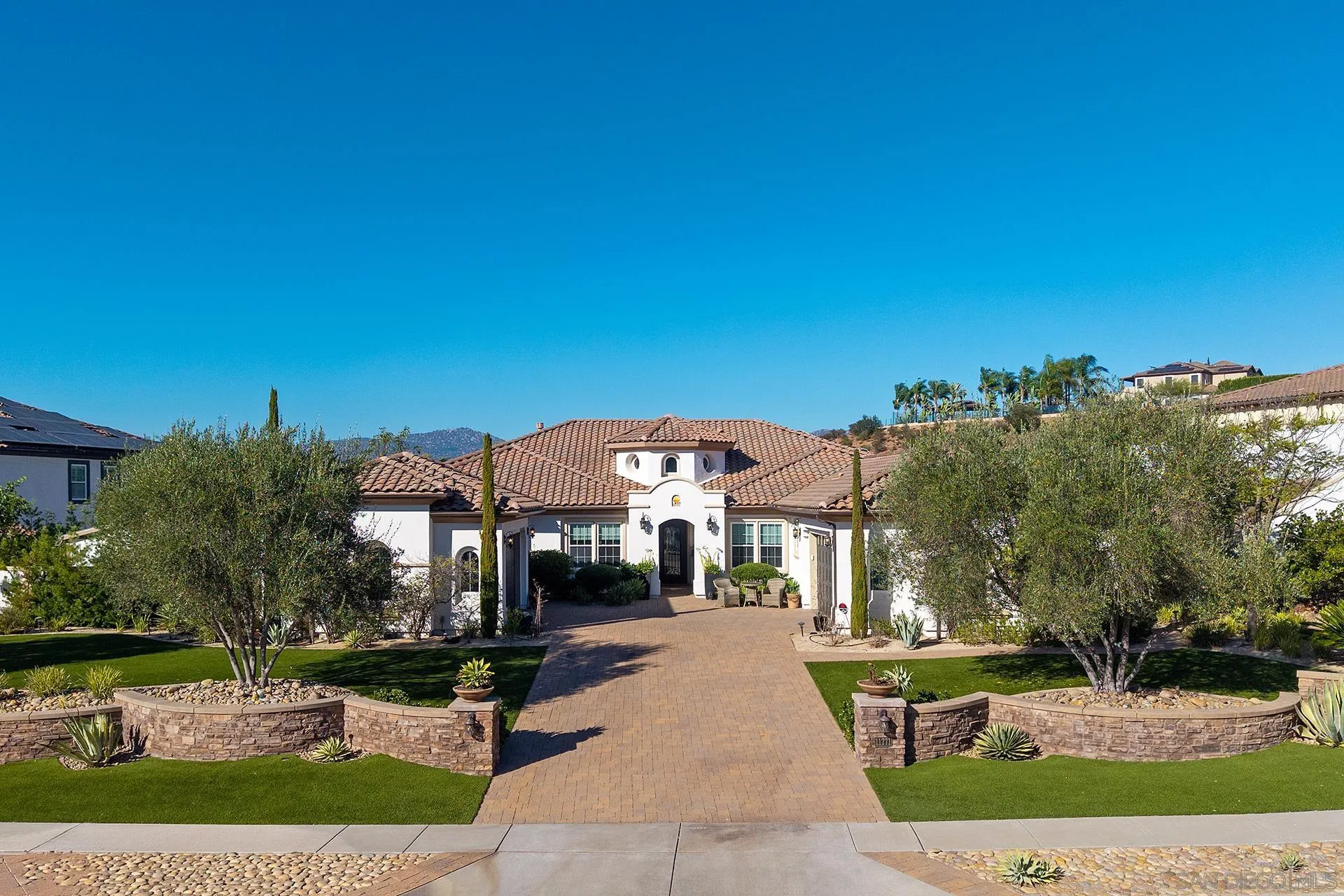 https://cdn.realtyfeed.com/cdn/127/260021475/ba83c4d6f82394856c28ceb2ec3e58a4.webp