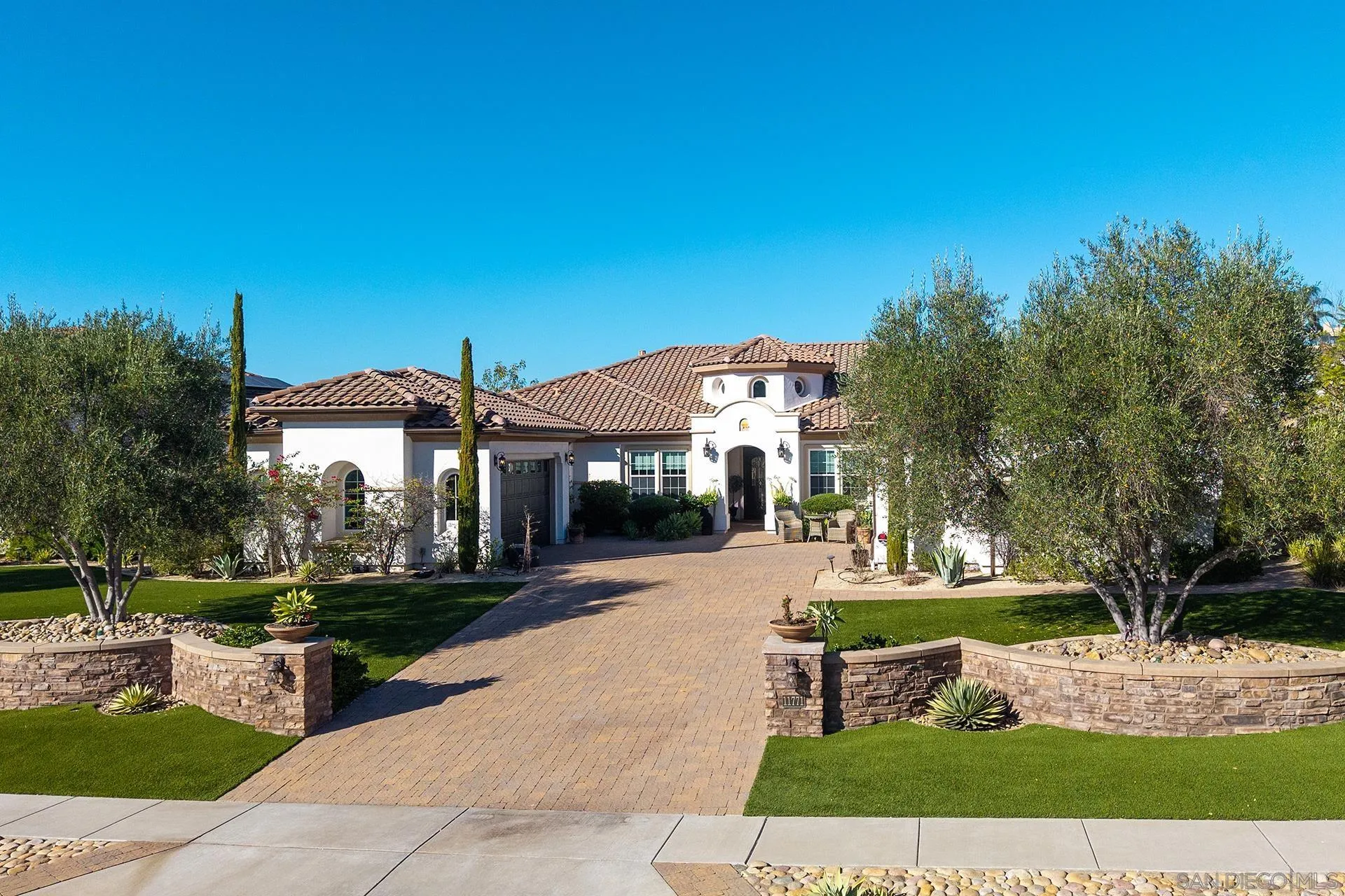 https://cdn.realtyfeed.com/cdn/127/260021475/e94eff5844304f470f4f9f07409a1195.webp