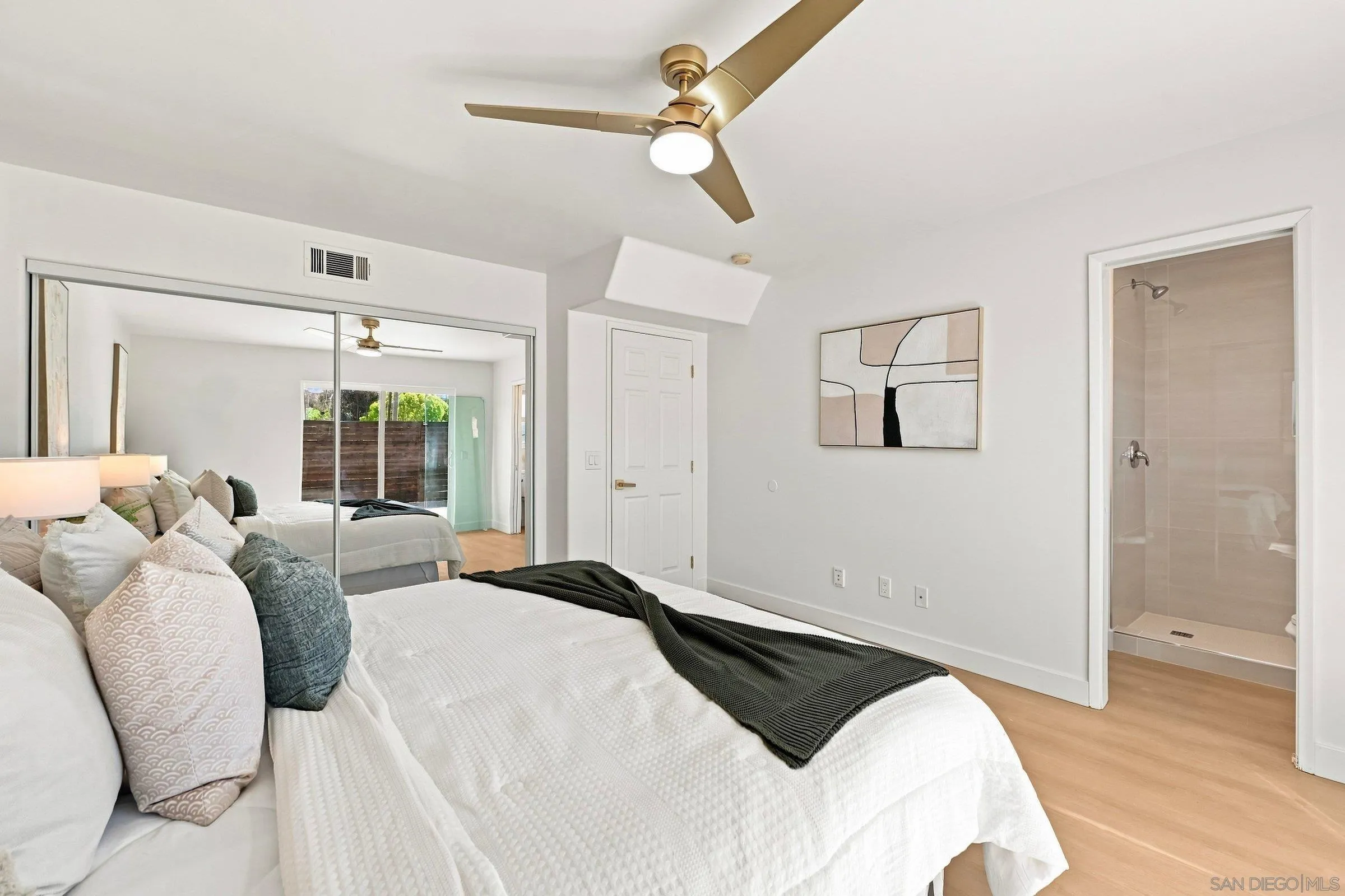 https://cdn.realtyfeed.com/cdn/127/260021483/33b6fa2c546d0a1e7ca945b675ab677c.webp