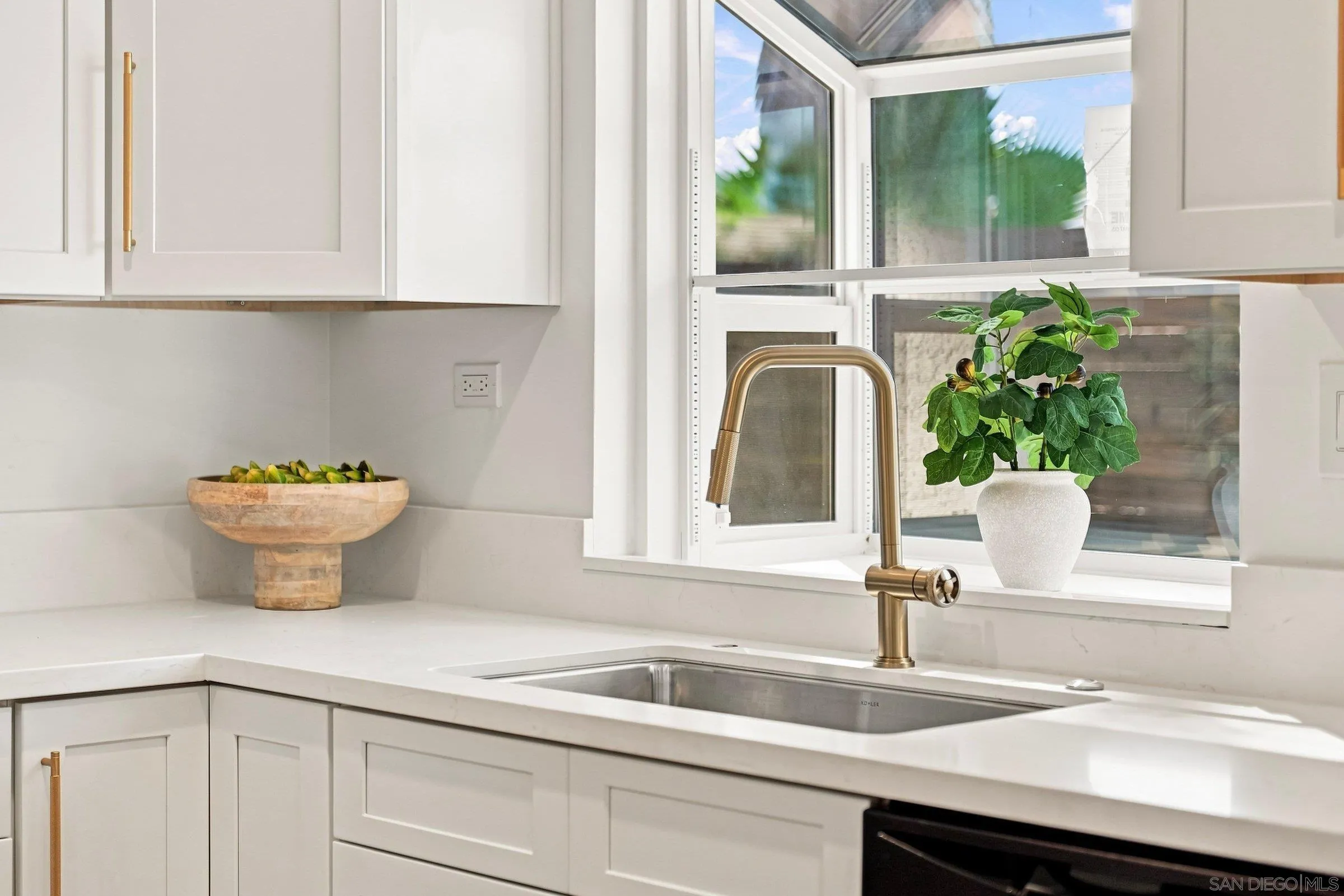 https://cdn.realtyfeed.com/cdn/127/260021483/4404009ae5097e1d3113db1f93264fd0.webp