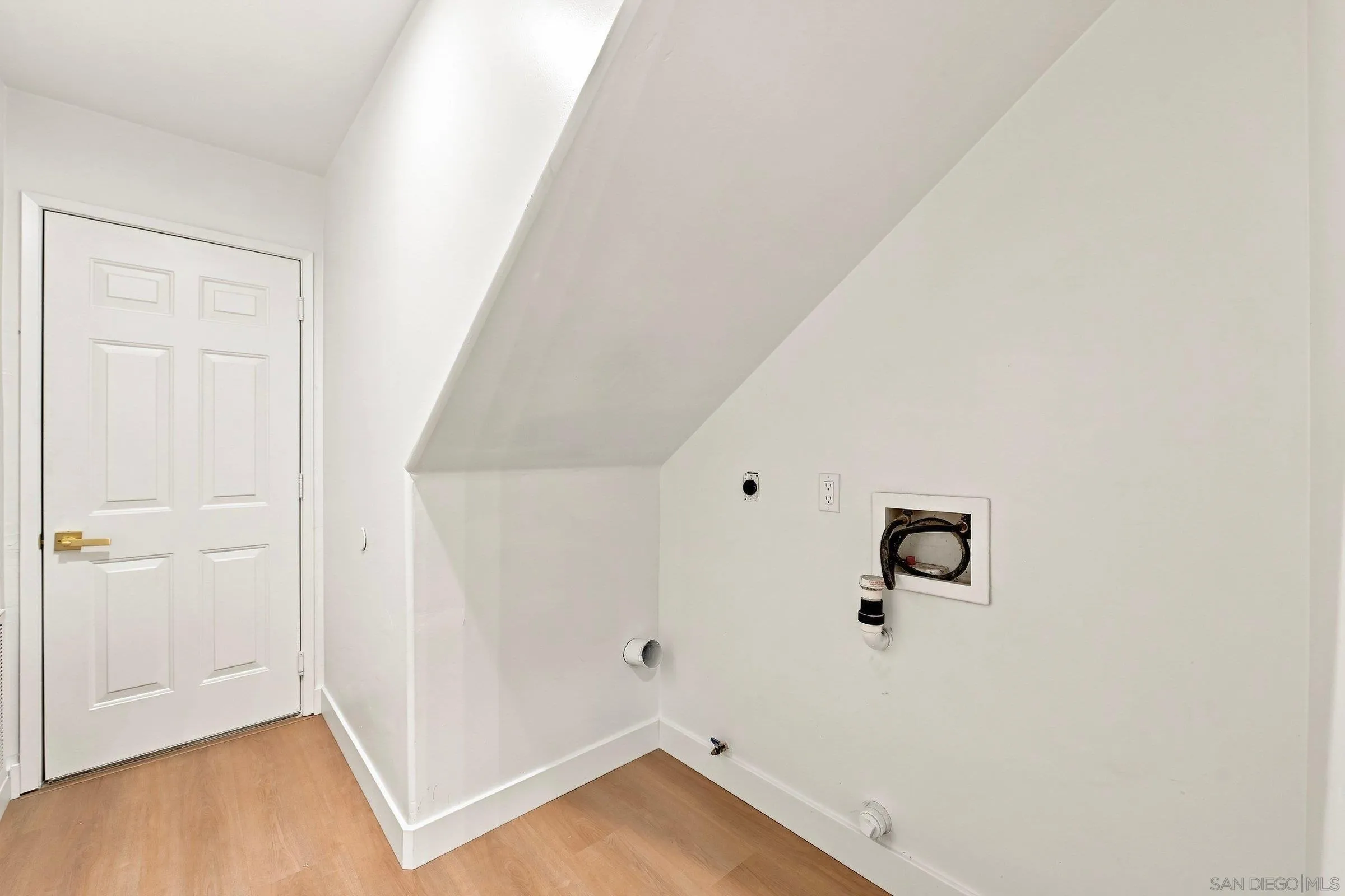 https://cdn.realtyfeed.com/cdn/127/260021483/63dd32a53bd8db27ba766fa022a37c86.webp