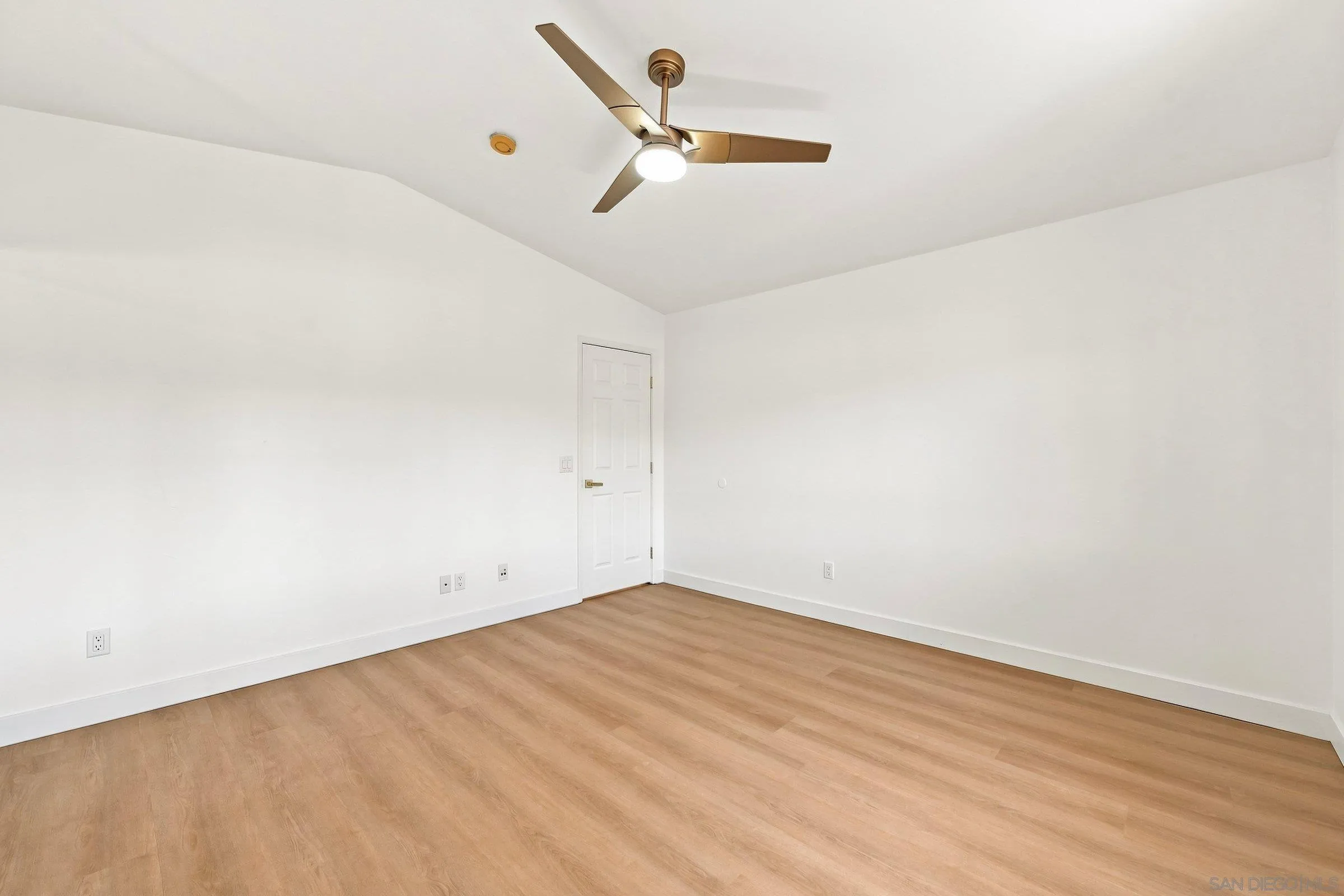https://cdn.realtyfeed.com/cdn/127/260021483/747d44fb6cf5aed24aa5074e58c163c7.webp