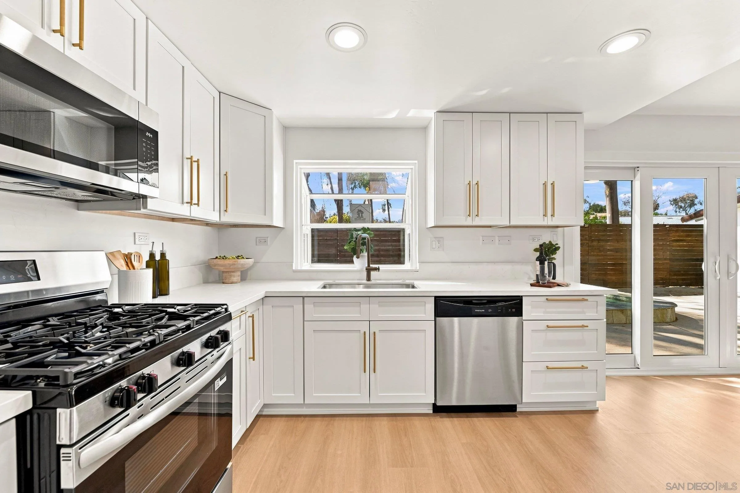 https://cdn.realtyfeed.com/cdn/127/260021483/7c49d5c1c838fc72a22a7bda187a8ae6.webp