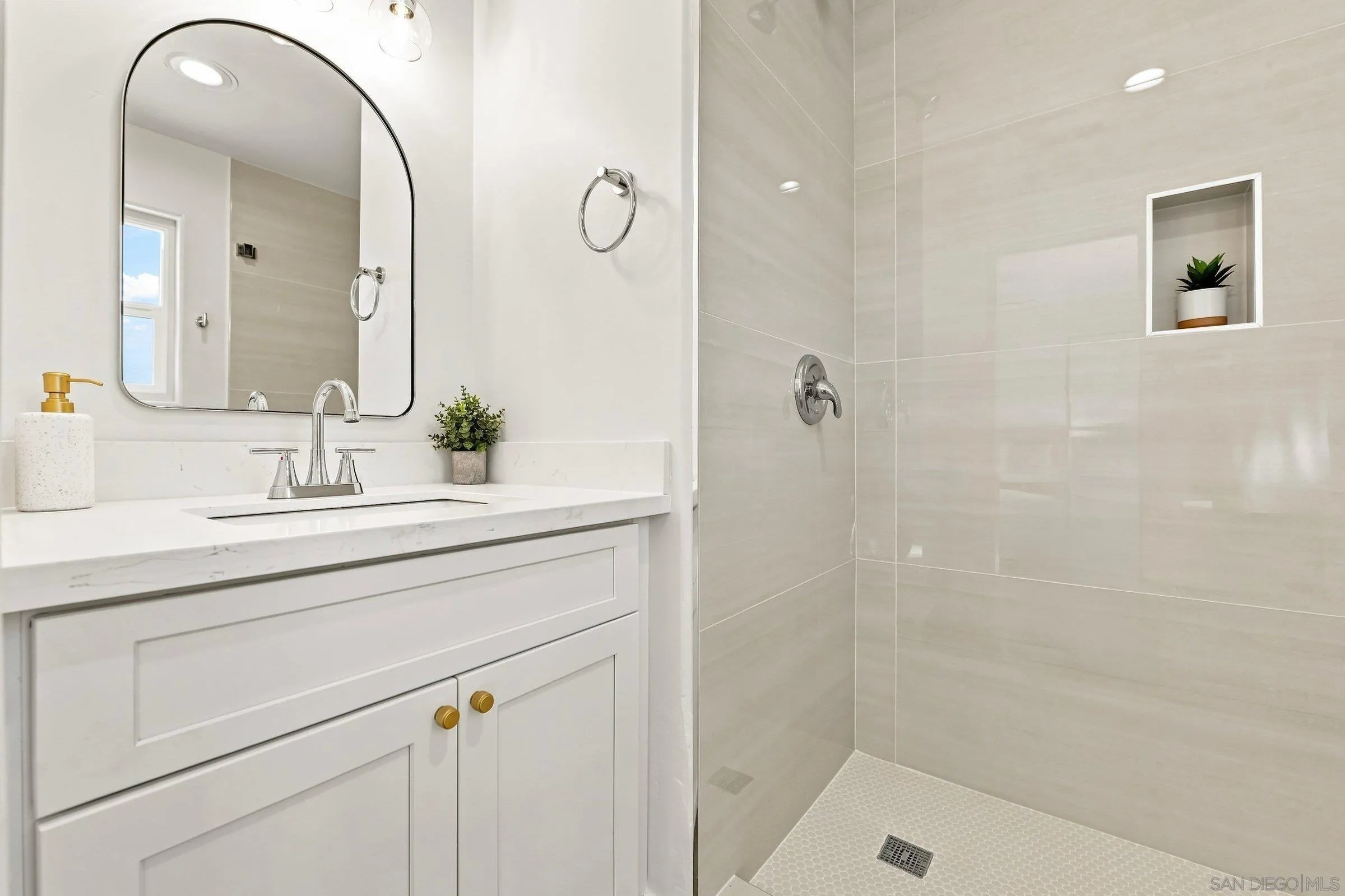 https://cdn.realtyfeed.com/cdn/127/260021483/8b1d6f0d804b367b0895e5f801da9a08.webp