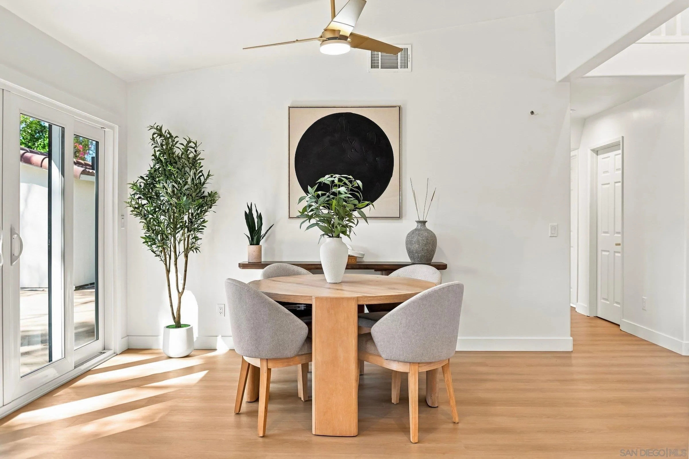 https://cdn.realtyfeed.com/cdn/127/260021483/9288cb35530fc1a80175e8473516c336.webp