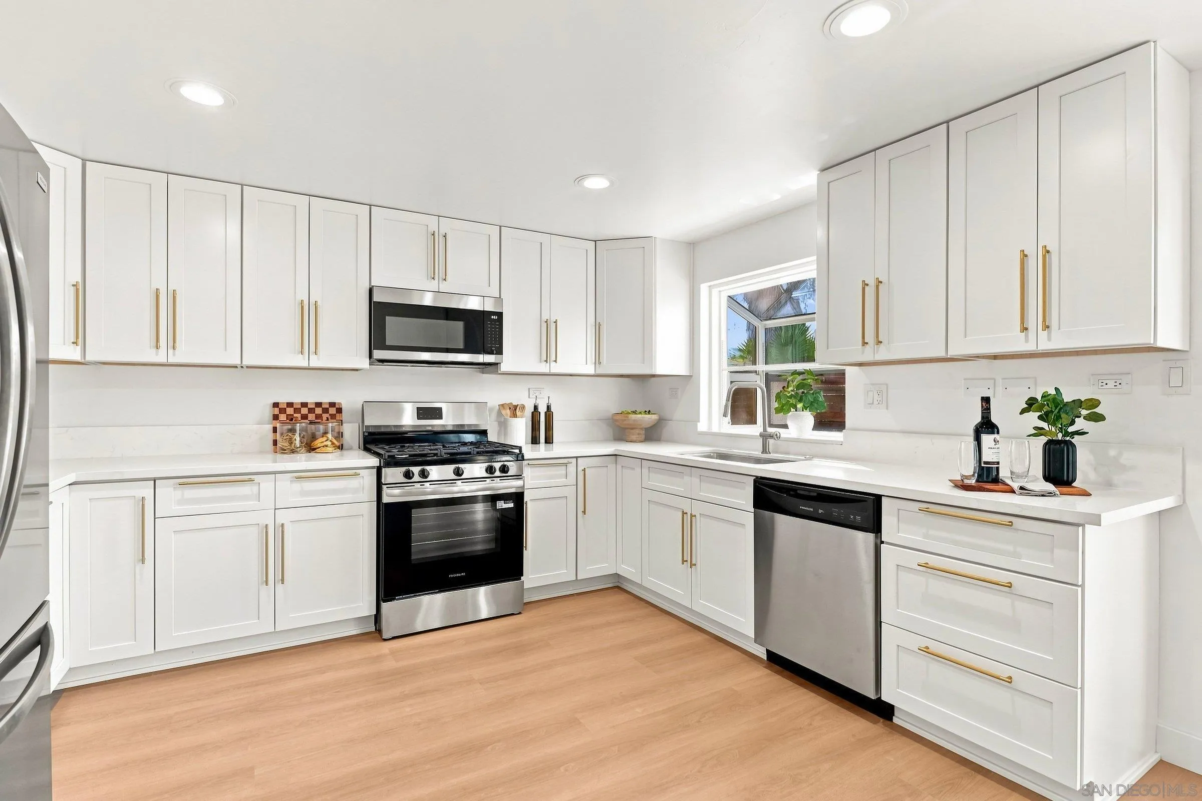 https://cdn.realtyfeed.com/cdn/127/260021483/9fe24ad25b5110ad504255fa37cb770f.webp