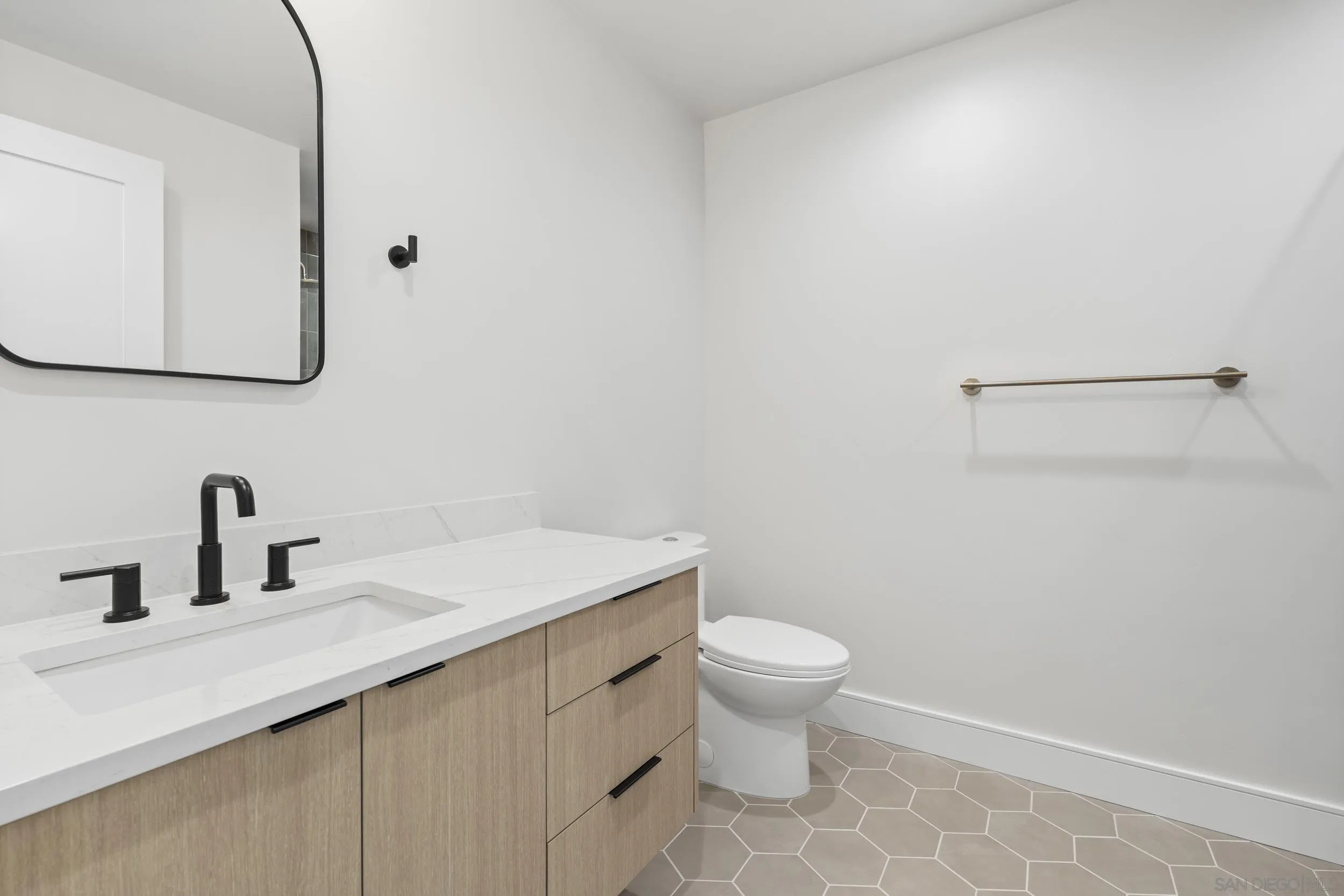 https://cdn.realtyfeed.com/cdn/127/260021485/105b47e8eb82208eeabd2199bcc3339b.webp
