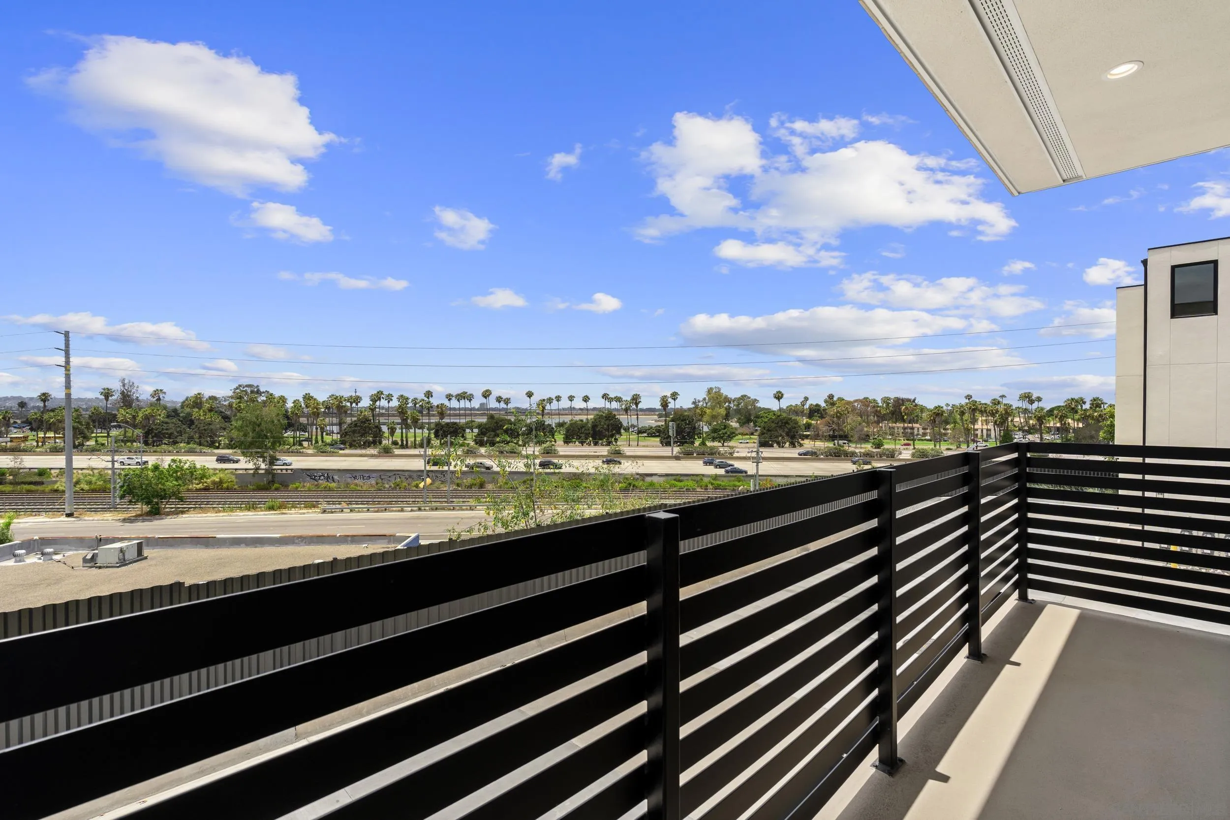https://cdn.realtyfeed.com/cdn/127/260021485/1c951d8defebb423624cad8c6c81aea5.webp