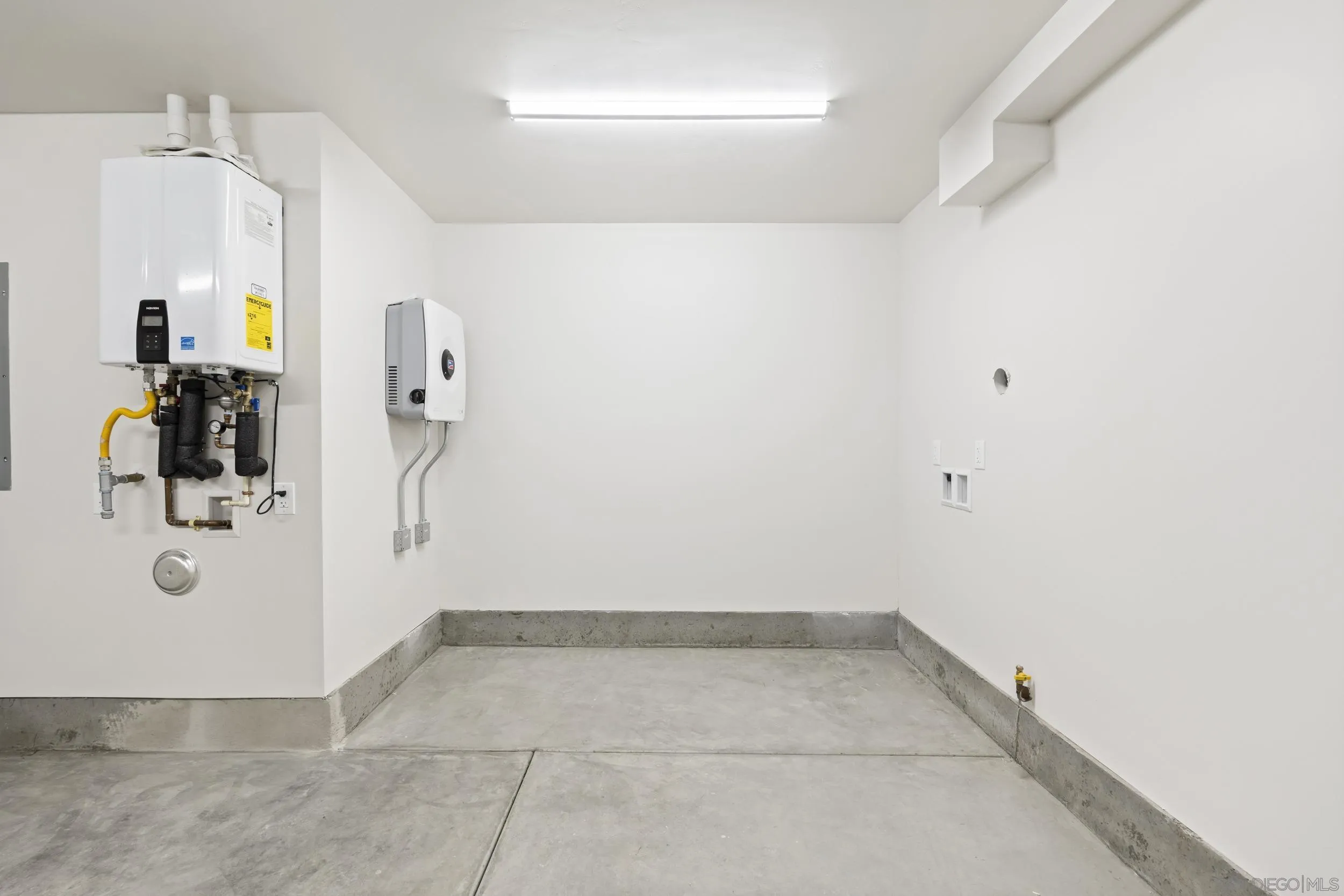 https://cdn.realtyfeed.com/cdn/127/260021485/34d2c44ced2f2f46c2dba48270d4f516.webp