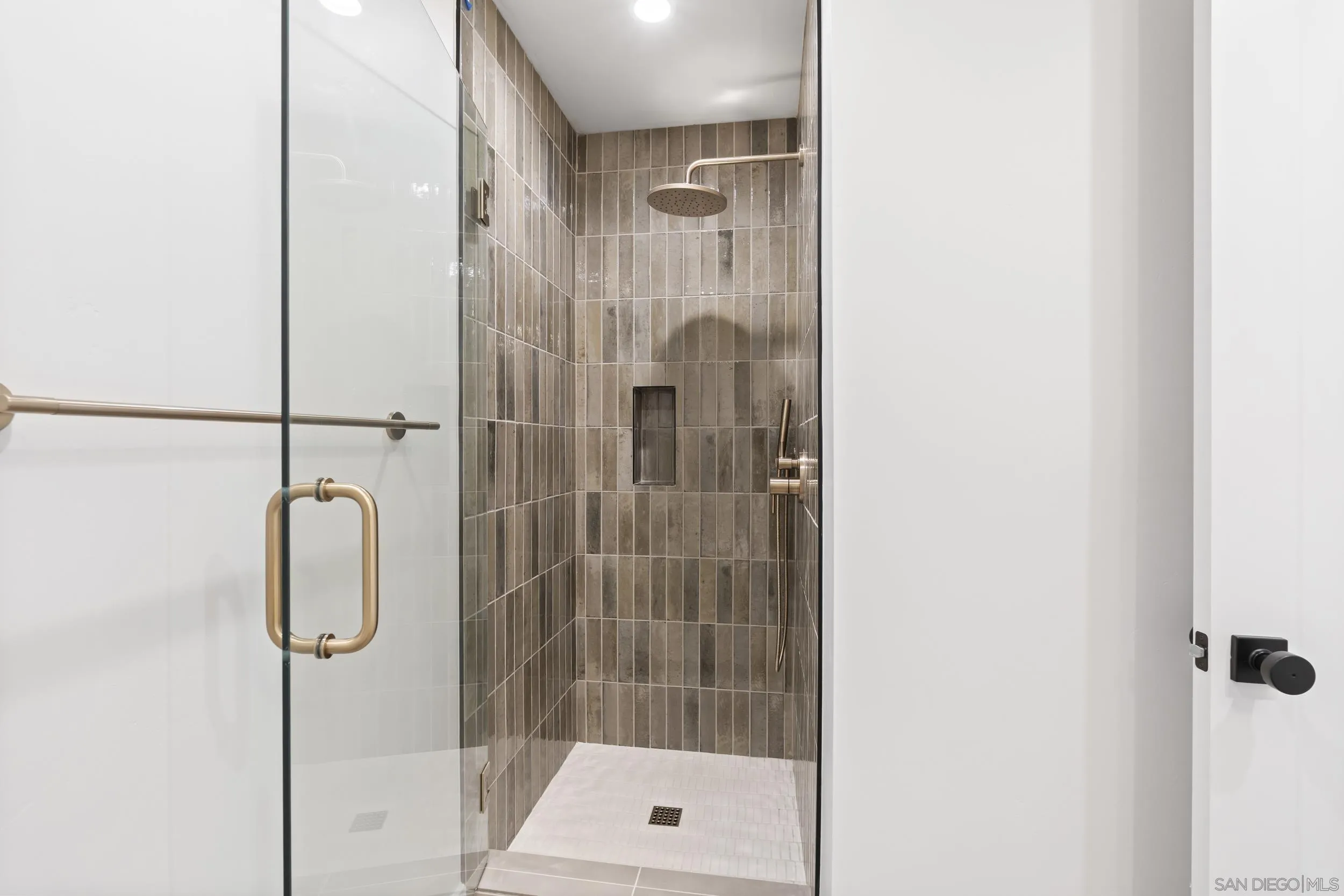 https://cdn.realtyfeed.com/cdn/127/260021485/389f011c72f8f18c8c6572d8788943ca.webp