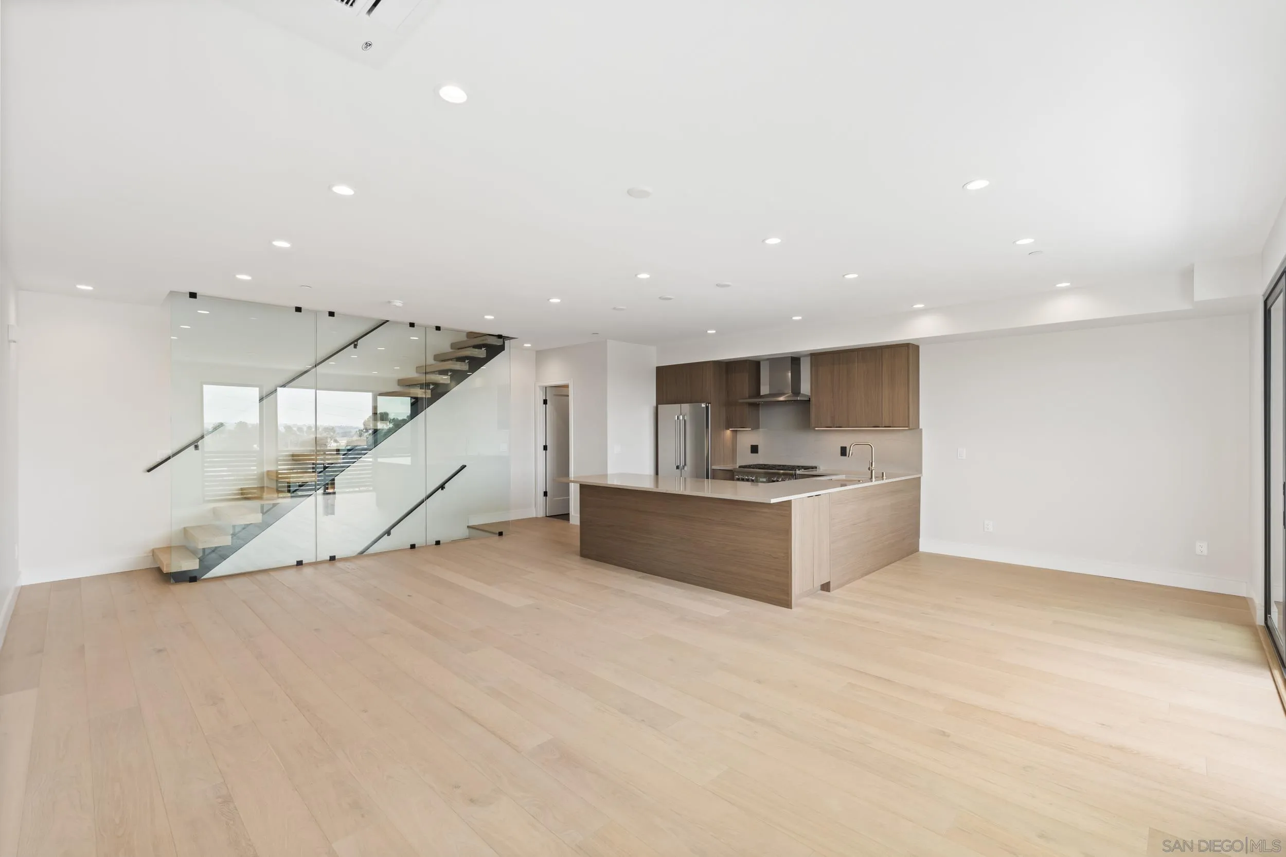 https://cdn.realtyfeed.com/cdn/127/260021485/8f75be94e6b67cc196d1b2240dfc77ae.webp