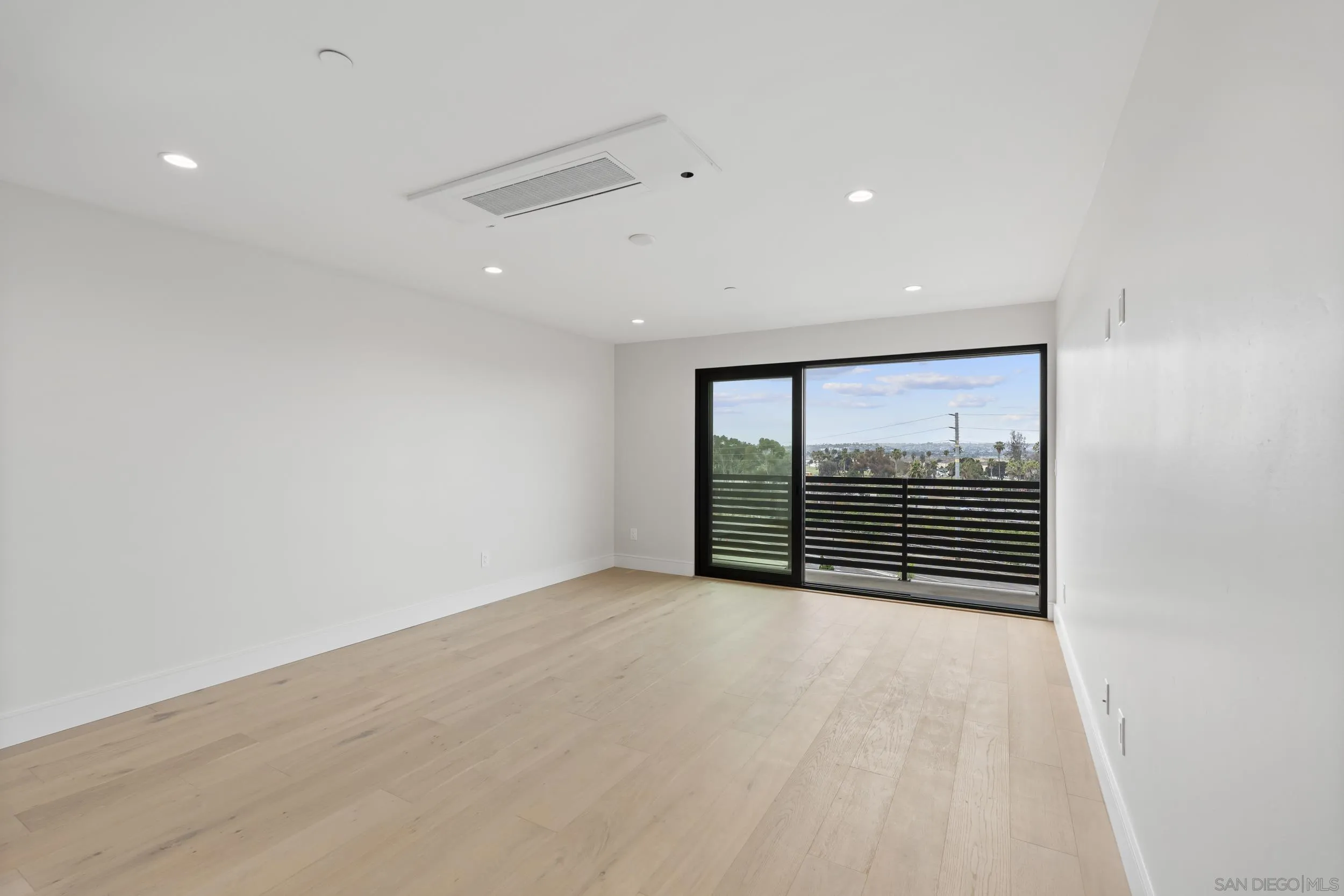 https://cdn.realtyfeed.com/cdn/127/260021485/a61351833ac69b6474aa8ba56c9ea672.webp
