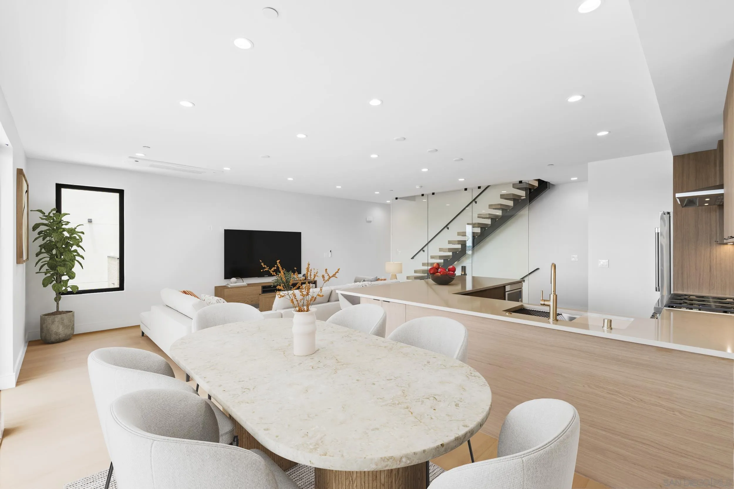 https://cdn.realtyfeed.com/cdn/127/260021485/ad22610a9305163a5b00ef52d21d7392.webp