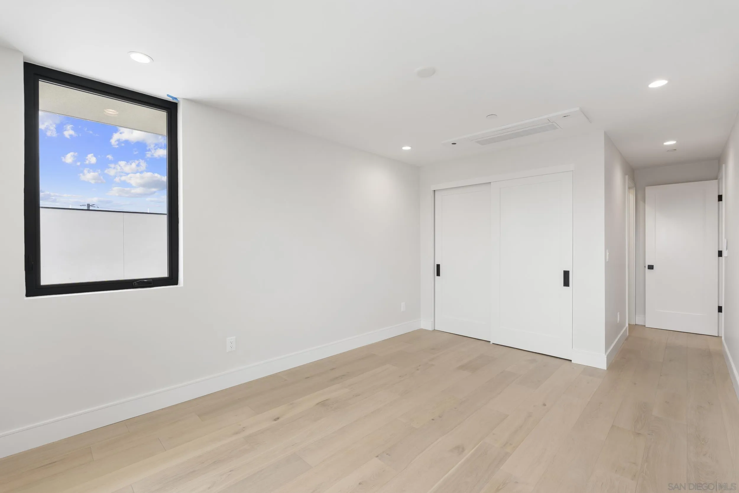 https://cdn.realtyfeed.com/cdn/127/260021485/b5703f7fd03895771bdf4890640153ef.webp