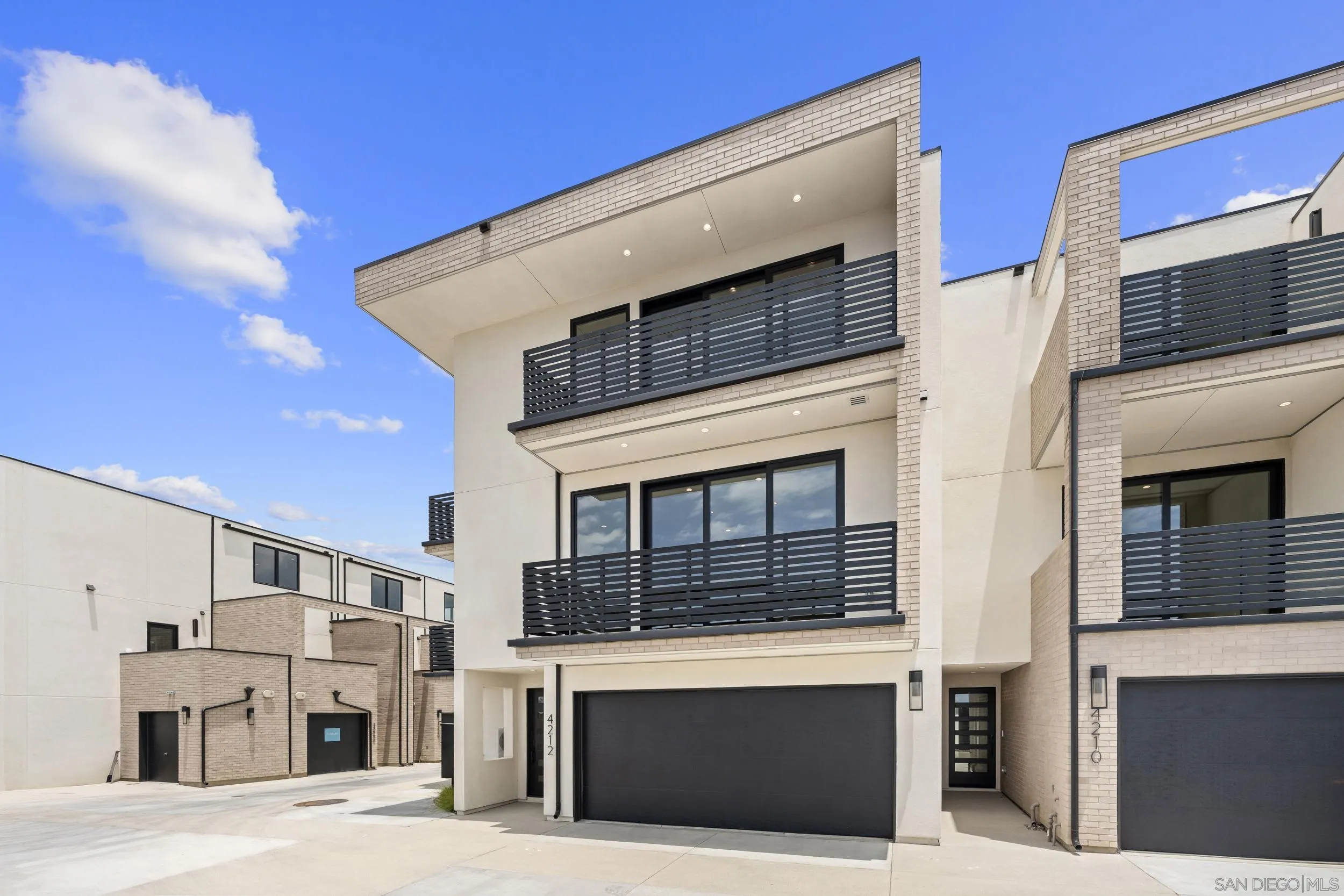 https://cdn.realtyfeed.com/cdn/127/260021485/dc48aac3894cee83f3f7bfcdba387dd9.webp