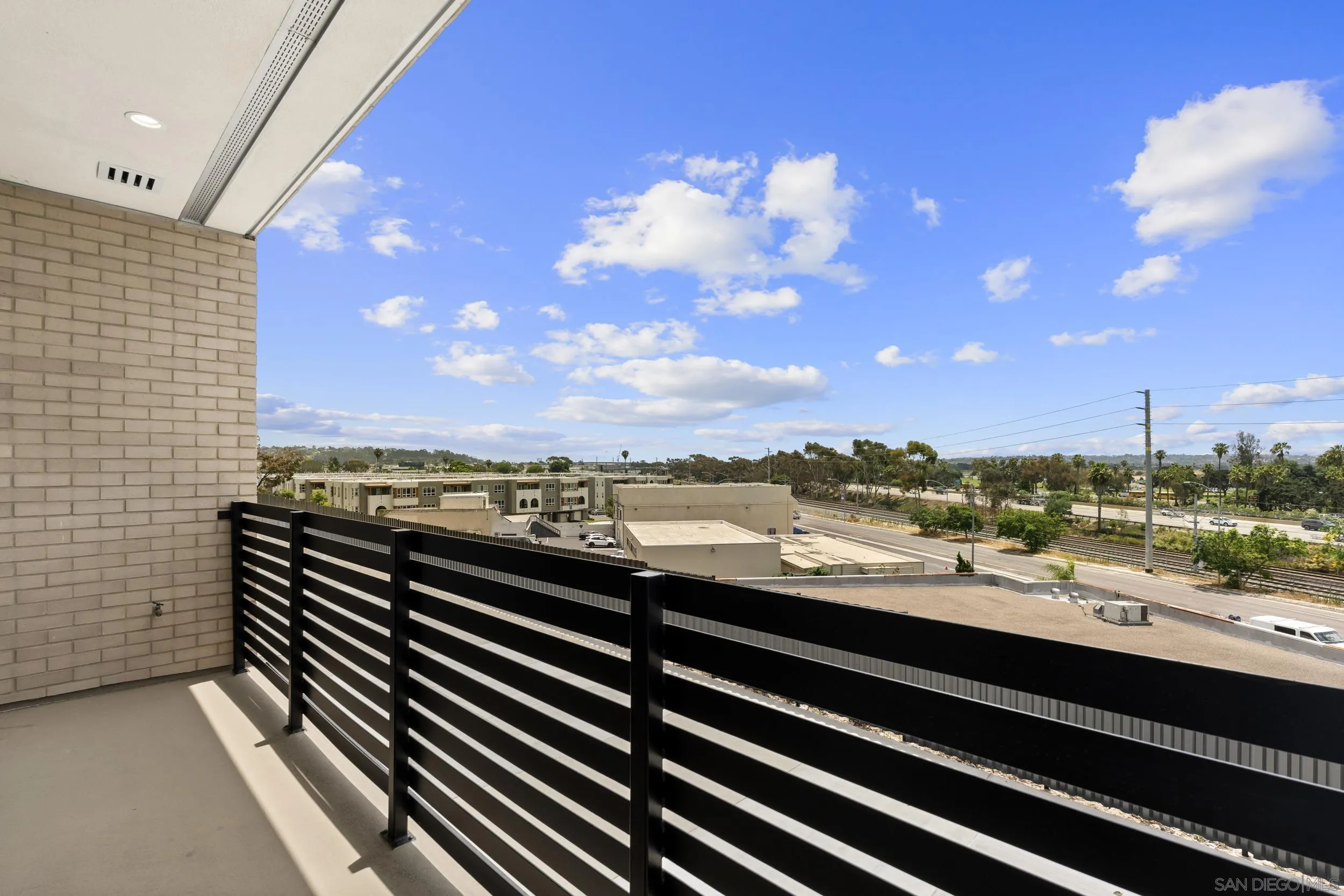 https://cdn.realtyfeed.com/cdn/127/260021485/df5ad3f6195e1bcdd8c4f9bf0f2f92ef.webp