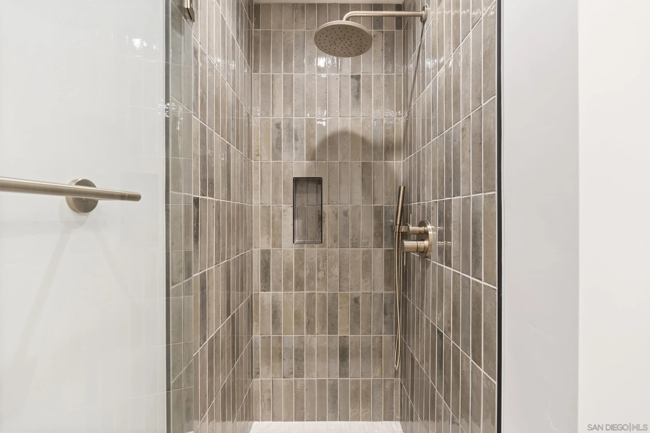 https://cdn.realtyfeed.com/cdn/127/260021485/e069d8d29d89c566f7e1396ffd93f74f.webp