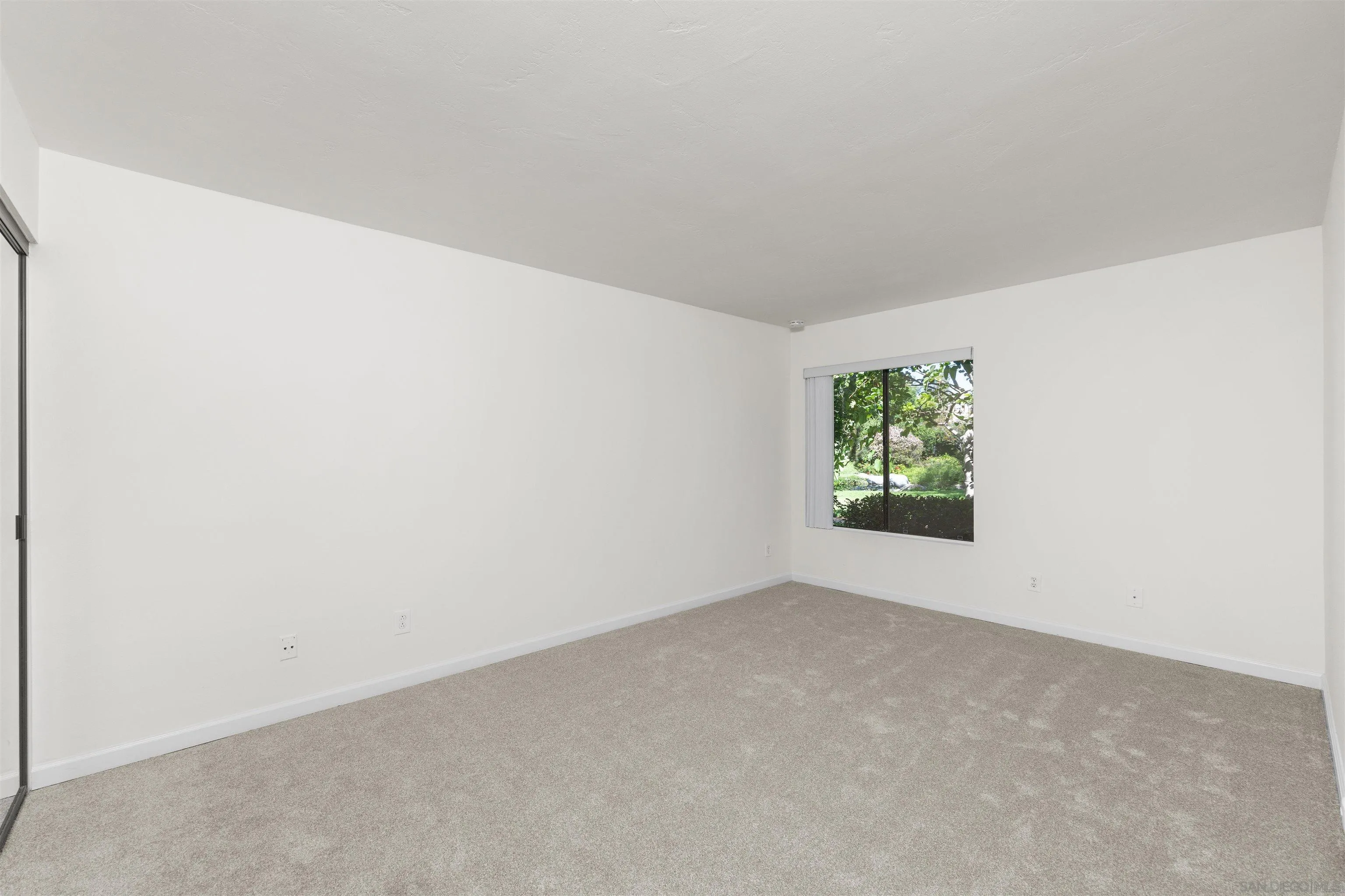 https://cdn.realtyfeed.com/cdn/127/260021490/213570842fe08820faed0566df44dad6.webp